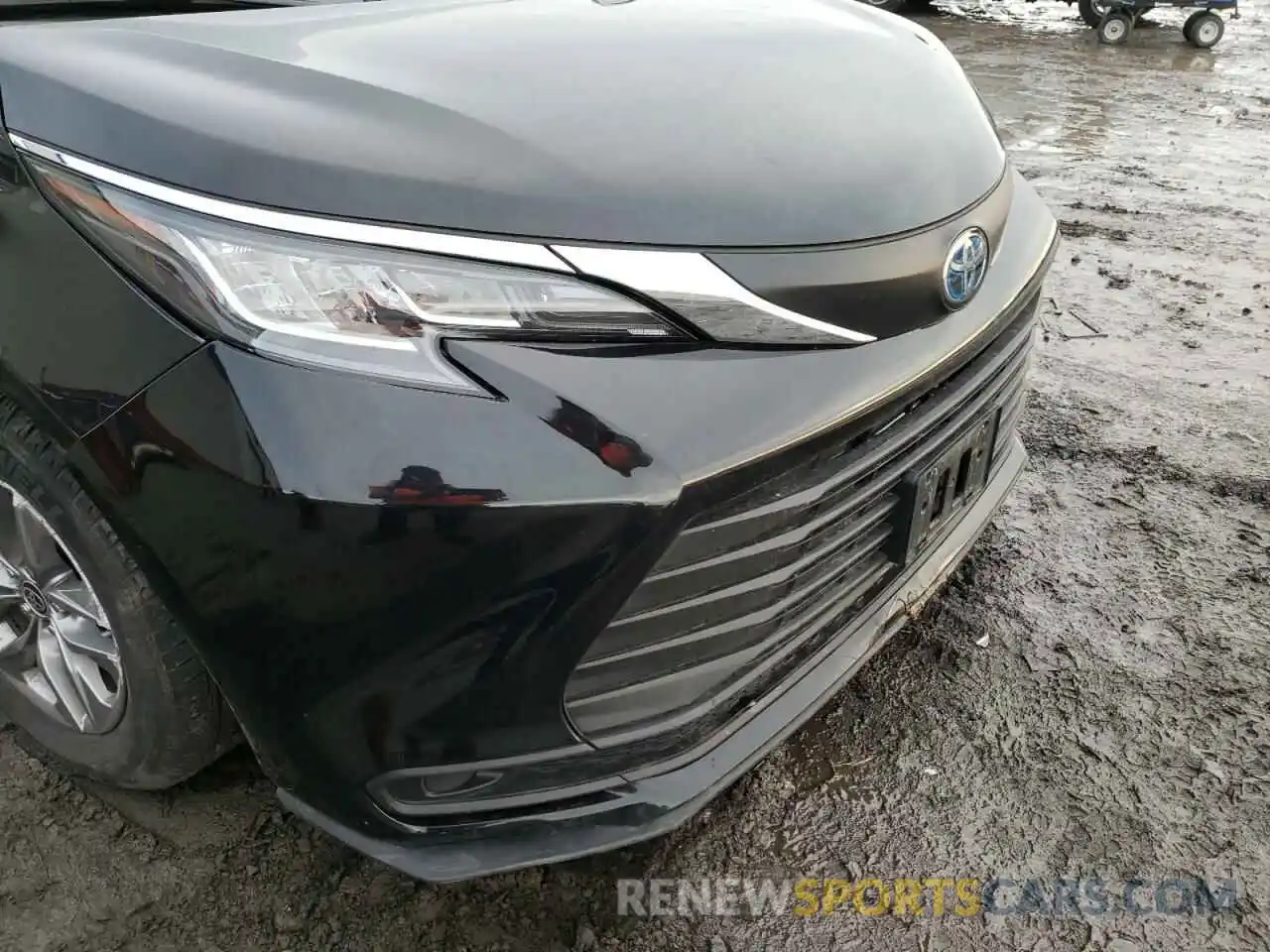 10 Photograph of a damaged car 5TDKRKEC3MS035969 TOYOTA SIENNA 2021