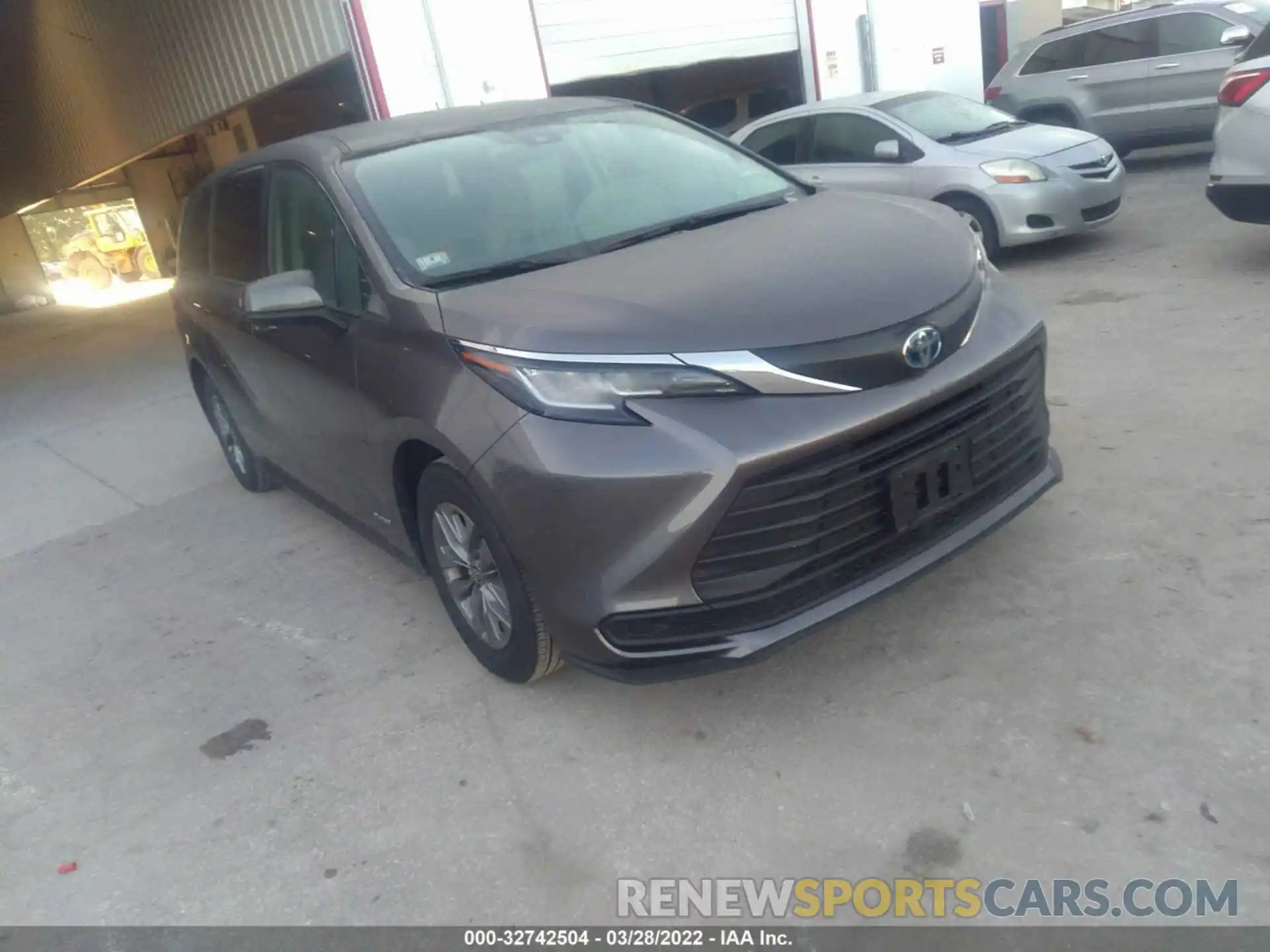 1 Фотография поврежденного автомобиля 5TDKRKEC3MS036572 TOYOTA SIENNA 2021