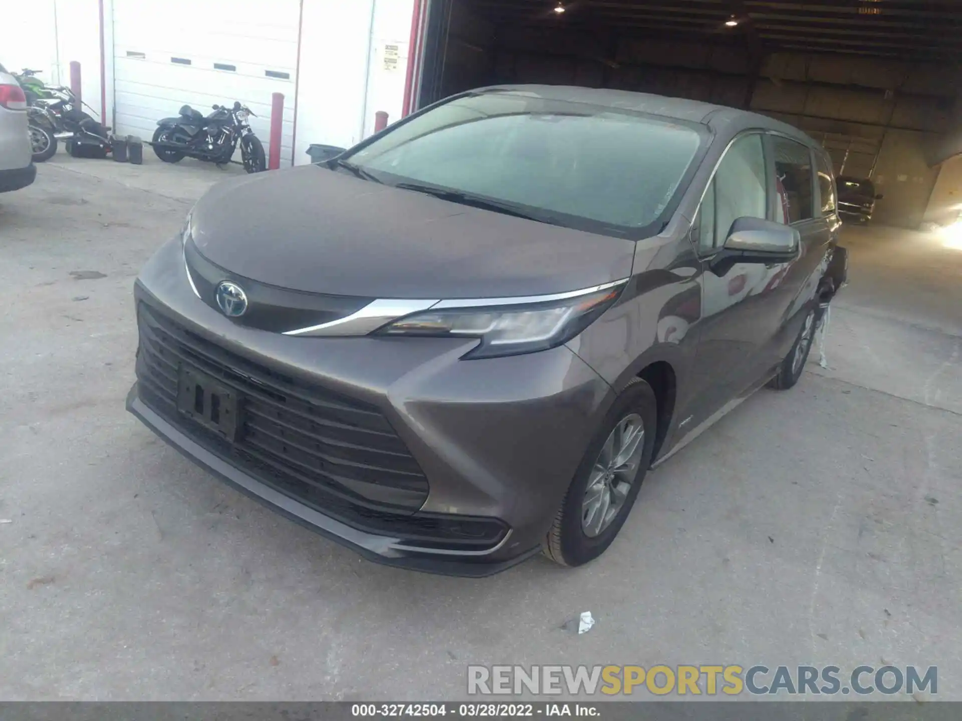 2 Фотография поврежденного автомобиля 5TDKRKEC3MS036572 TOYOTA SIENNA 2021