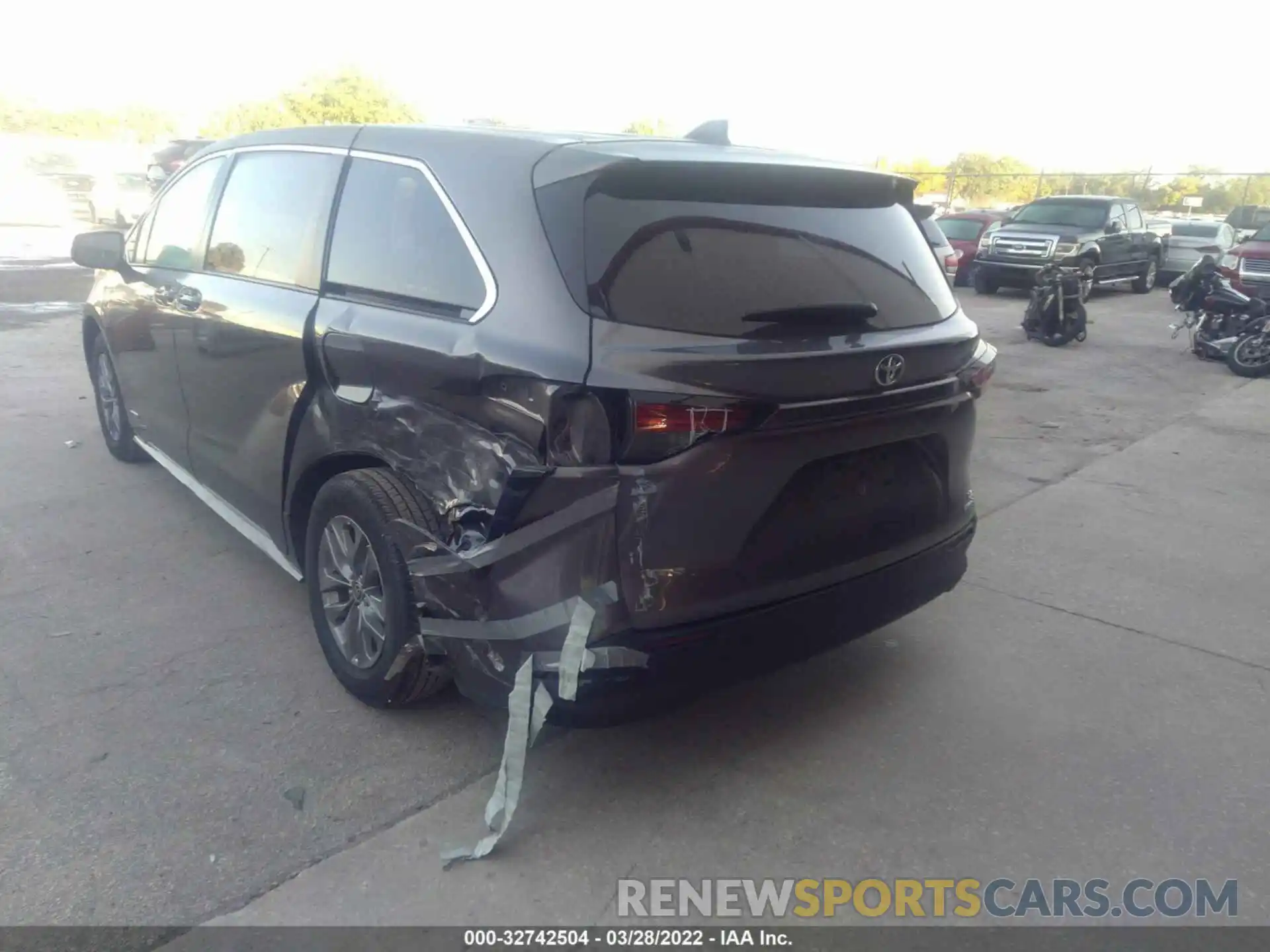 3 Фотография поврежденного автомобиля 5TDKRKEC3MS036572 TOYOTA SIENNA 2021