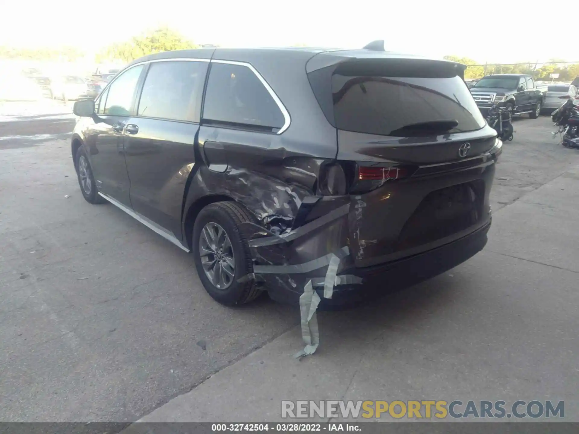 6 Photograph of a damaged car 5TDKRKEC3MS036572 TOYOTA SIENNA 2021