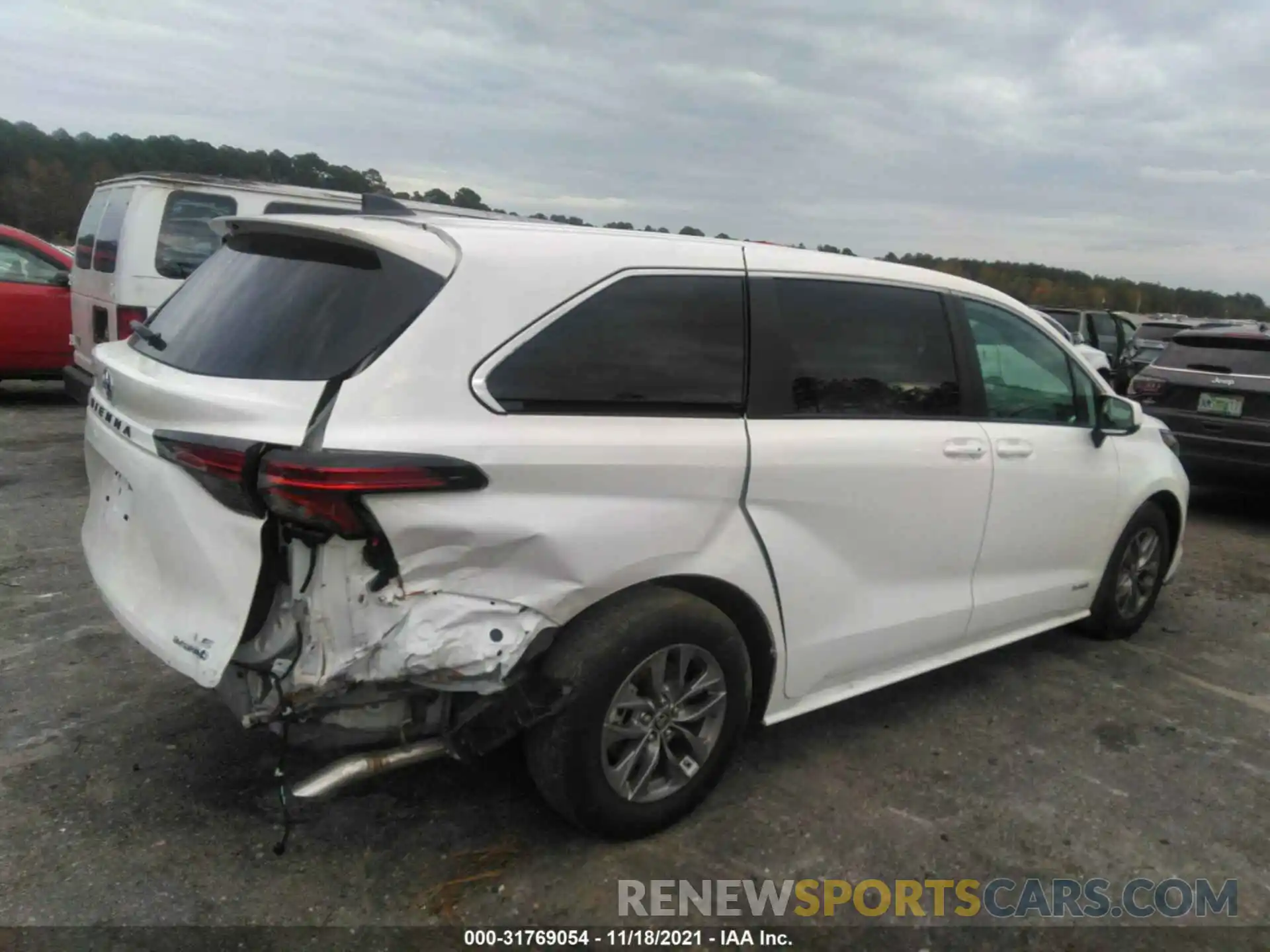 4 Photograph of a damaged car 5TDKRKEC3MS039858 TOYOTA SIENNA 2021