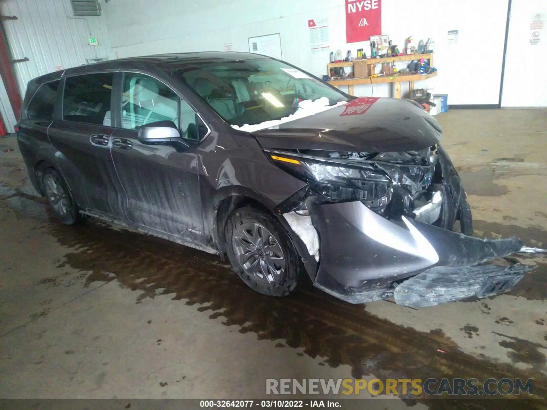 1 Photograph of a damaged car 5TDKRKEC3MS041643 TOYOTA SIENNA 2021