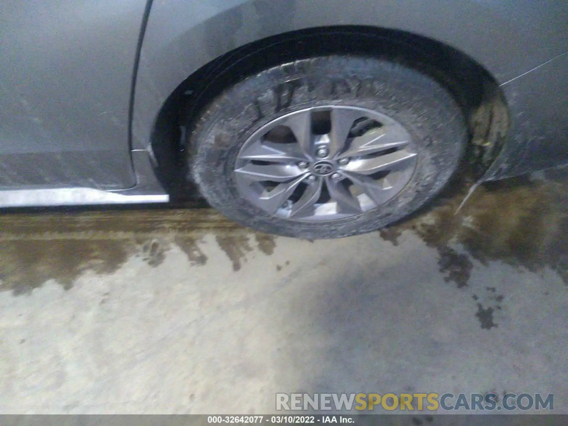 14 Photograph of a damaged car 5TDKRKEC3MS041643 TOYOTA SIENNA 2021