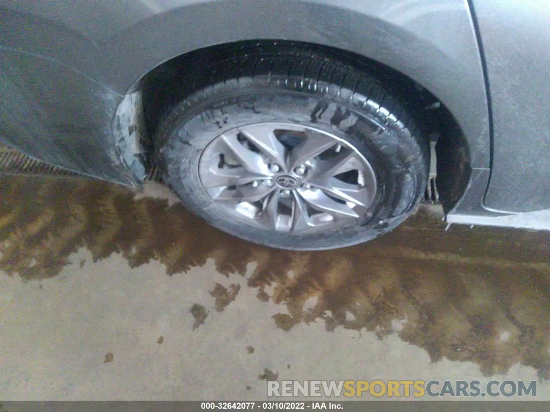 16 Photograph of a damaged car 5TDKRKEC3MS041643 TOYOTA SIENNA 2021