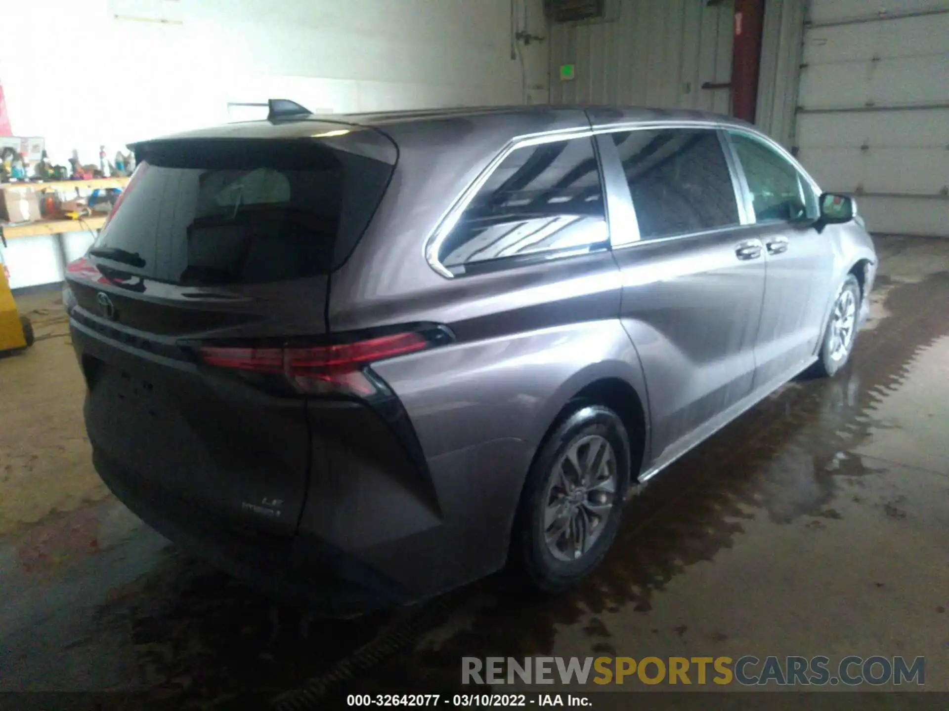 4 Photograph of a damaged car 5TDKRKEC3MS041643 TOYOTA SIENNA 2021