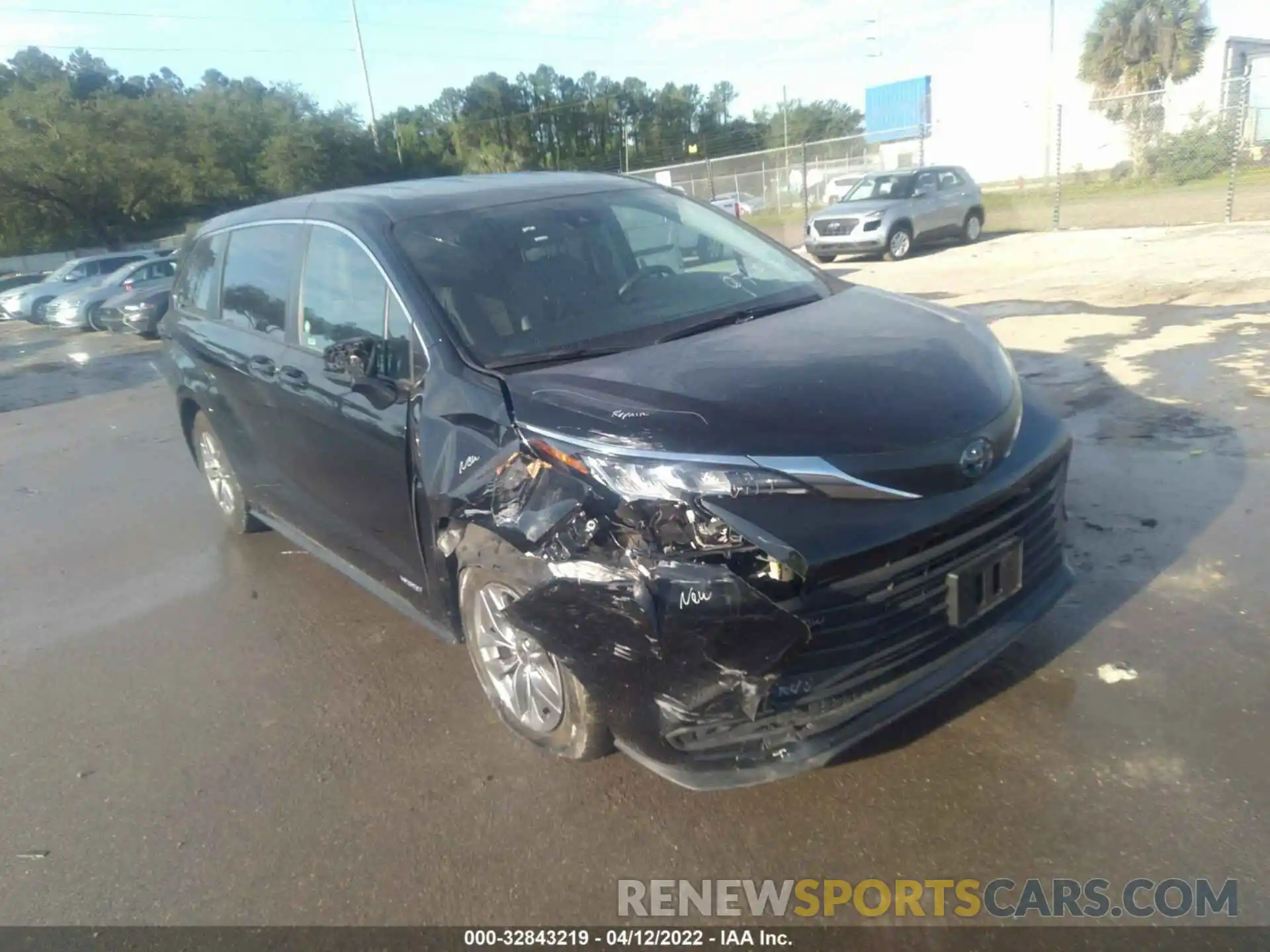 1 Photograph of a damaged car 5TDKRKEC3MS044249 TOYOTA SIENNA 2021