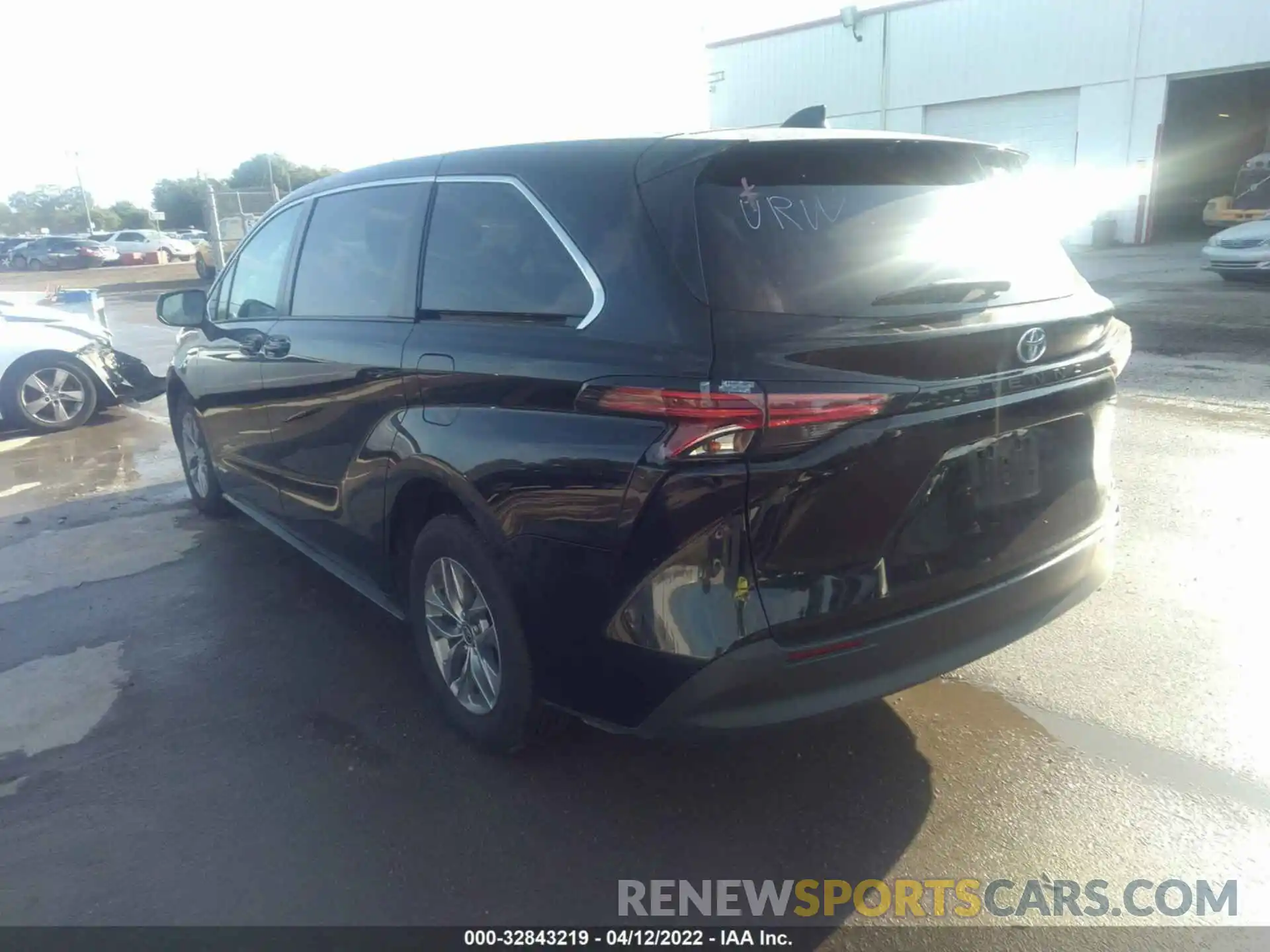 3 Фотография поврежденного автомобиля 5TDKRKEC3MS044249 TOYOTA SIENNA 2021