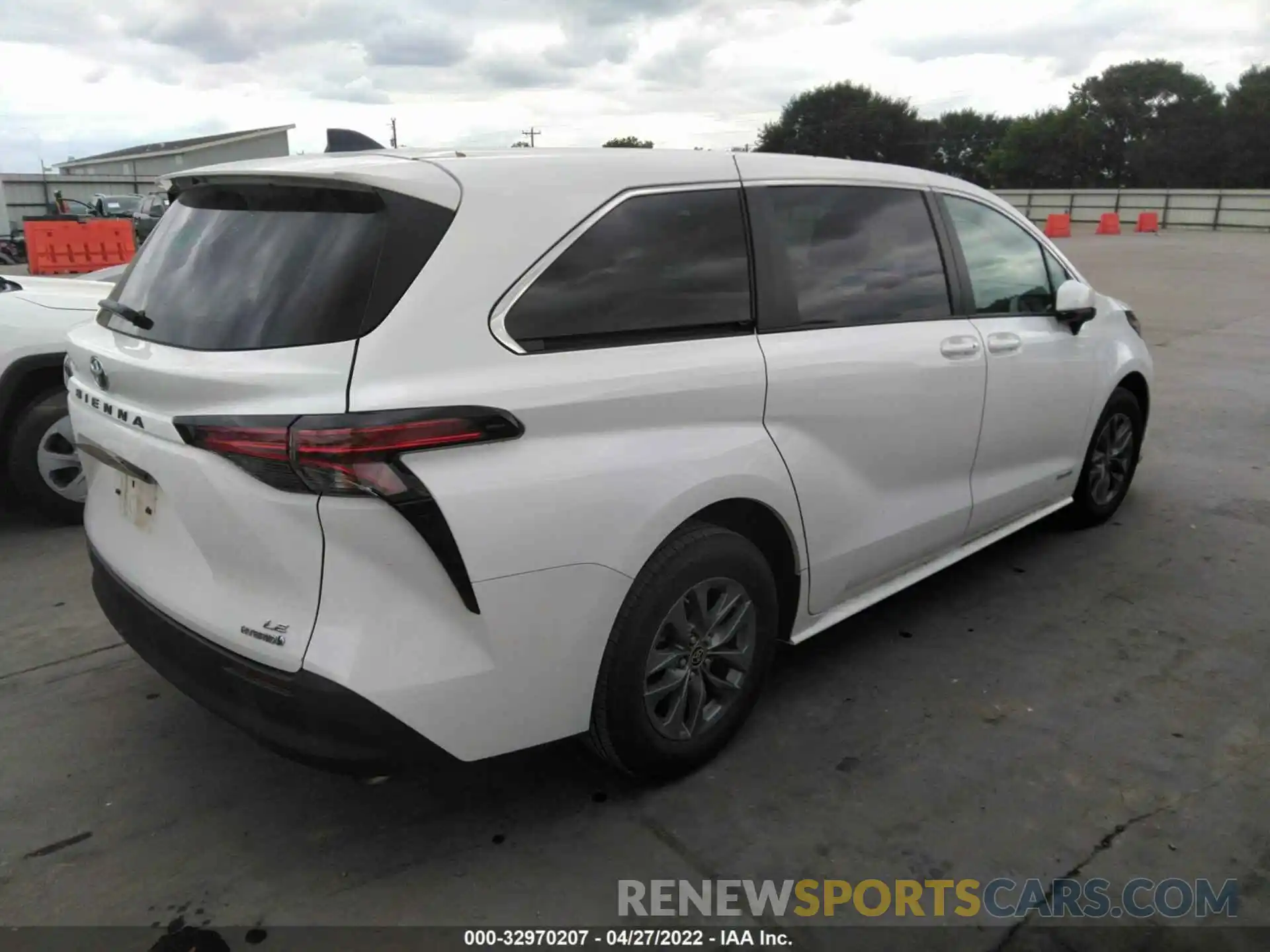 4 Фотография поврежденного автомобиля 5TDKRKEC3MS044851 TOYOTA SIENNA 2021