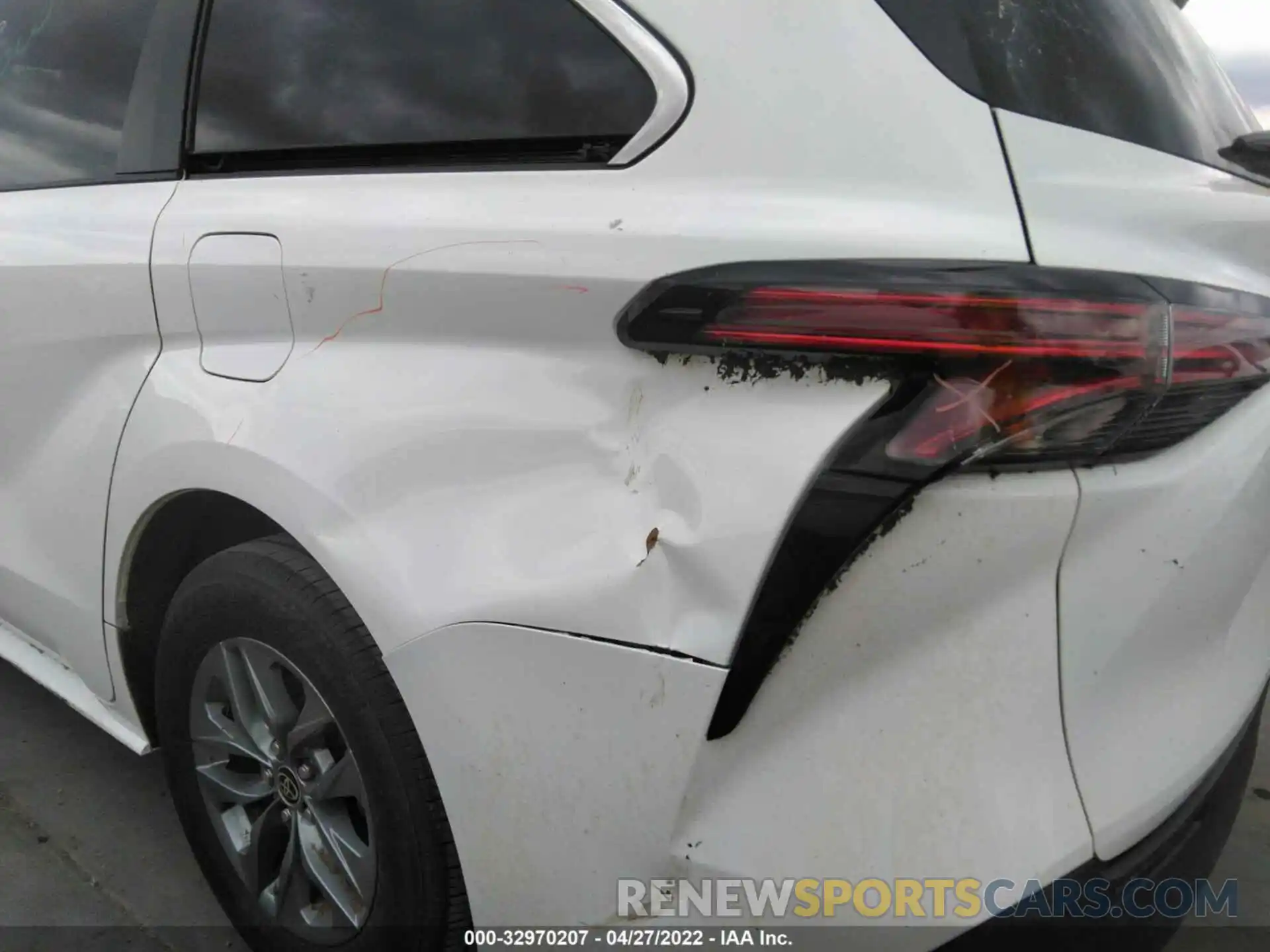 6 Photograph of a damaged car 5TDKRKEC3MS044851 TOYOTA SIENNA 2021