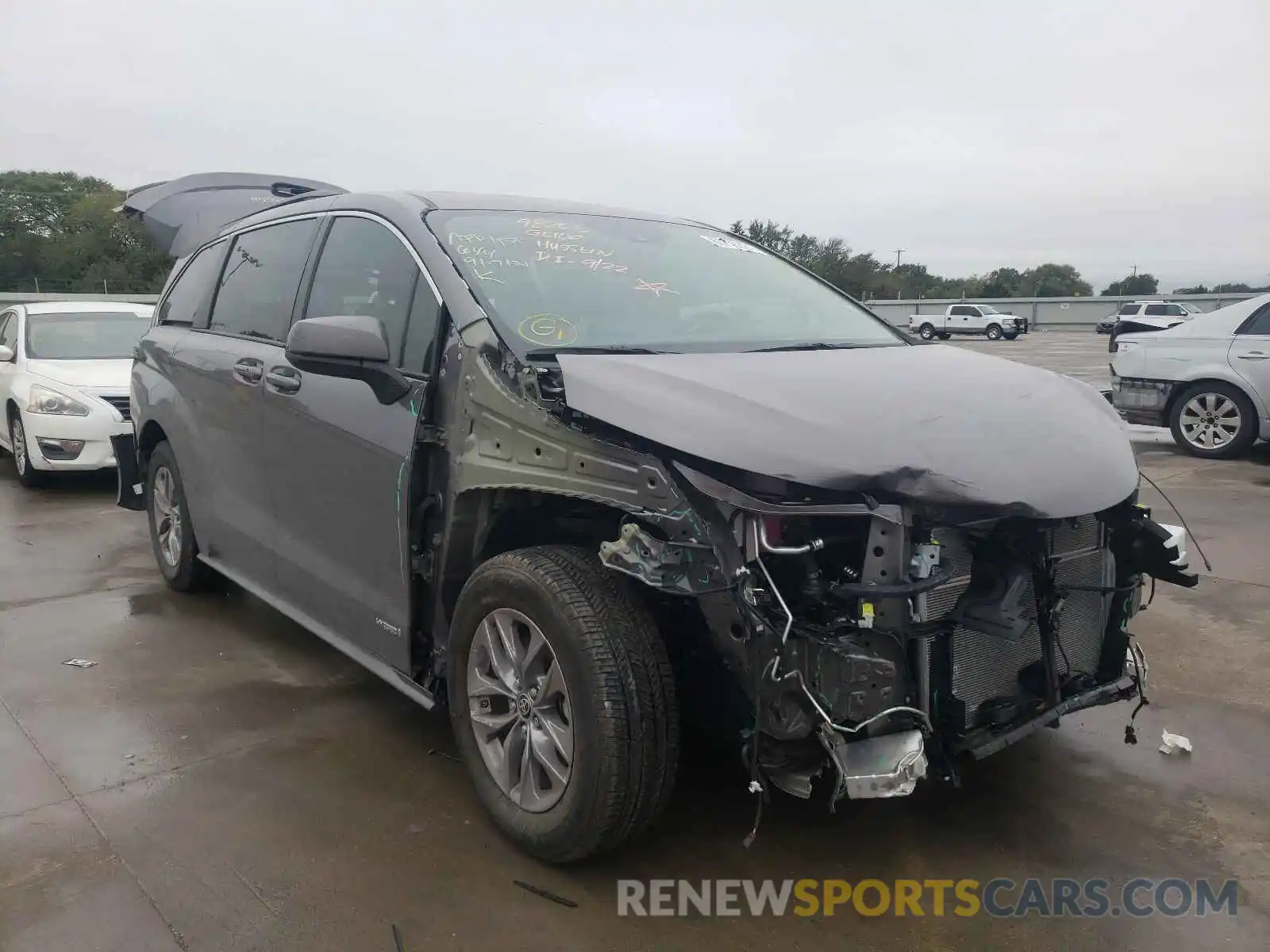 1 Photograph of a damaged car 5TDKRKEC3MS051119 TOYOTA SIENNA 2021