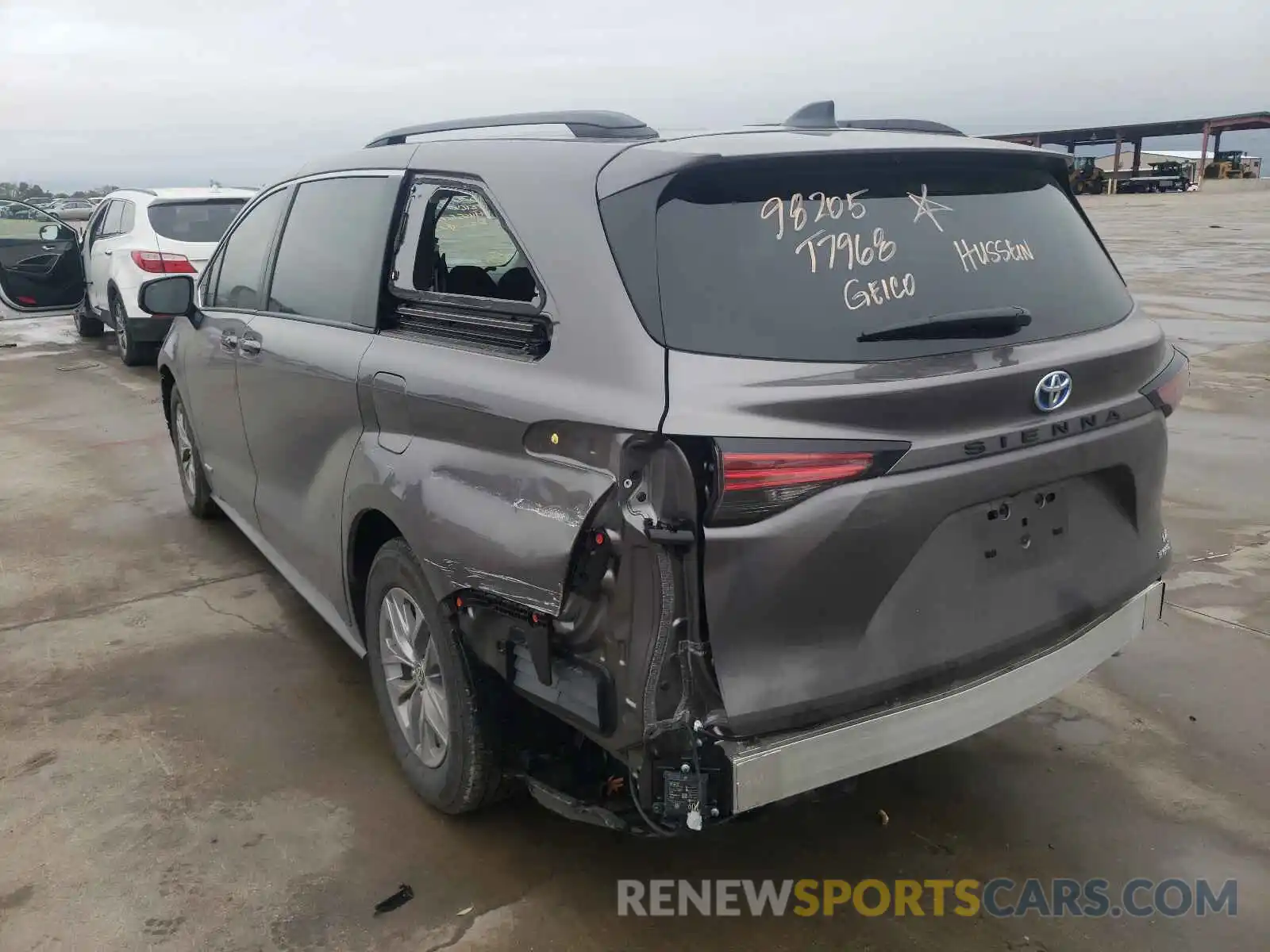 3 Photograph of a damaged car 5TDKRKEC3MS051119 TOYOTA SIENNA 2021