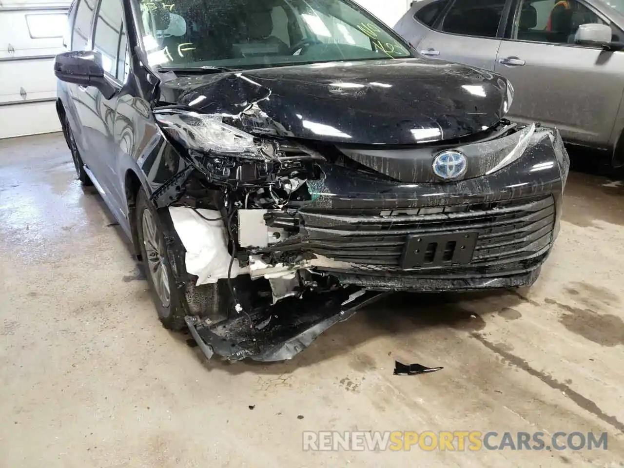 9 Фотография поврежденного автомобиля 5TDKRKEC3MS057809 TOYOTA SIENNA 2021