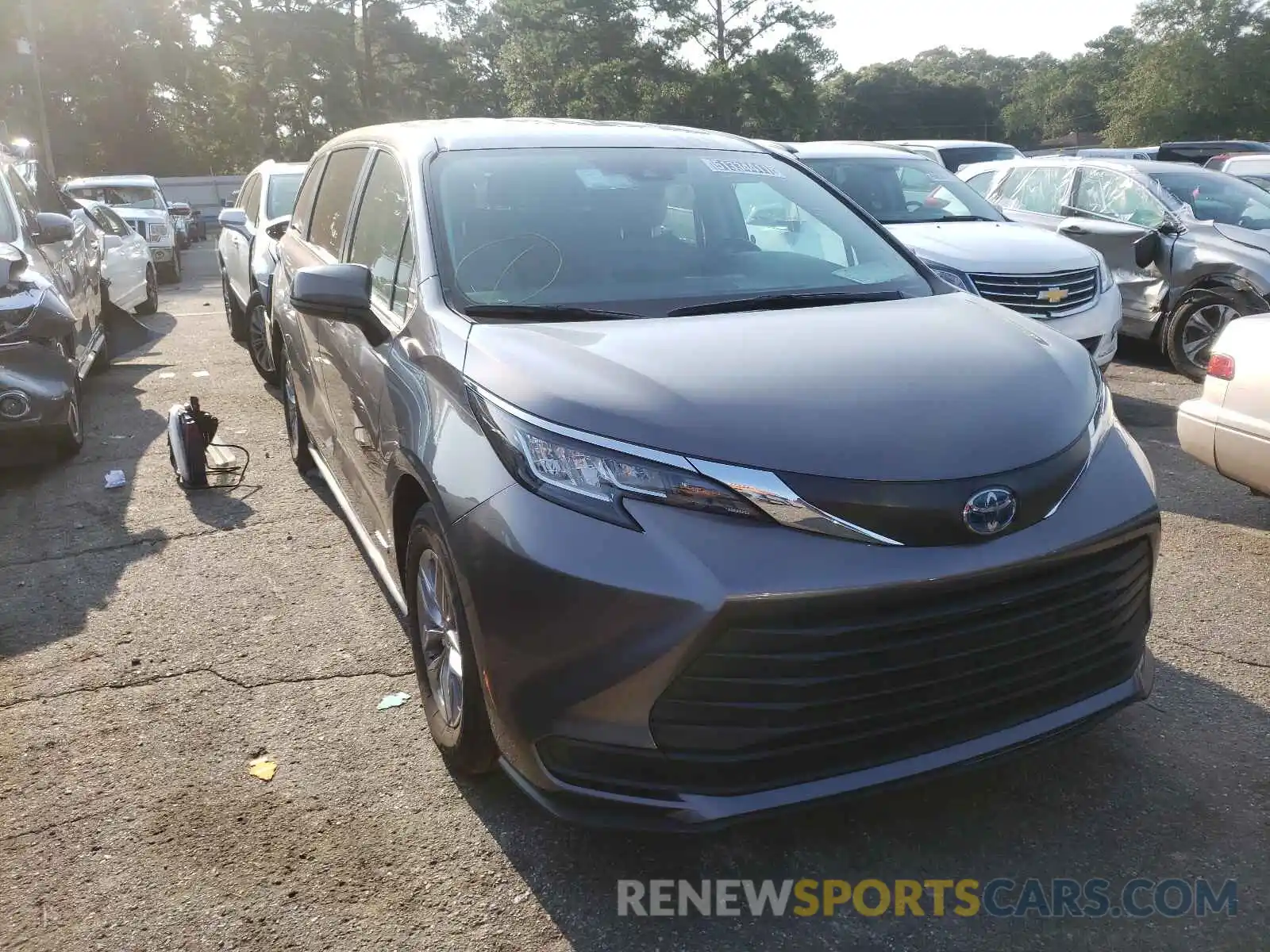 1 Photograph of a damaged car 5TDKRKEC4MS017836 TOYOTA SIENNA 2021