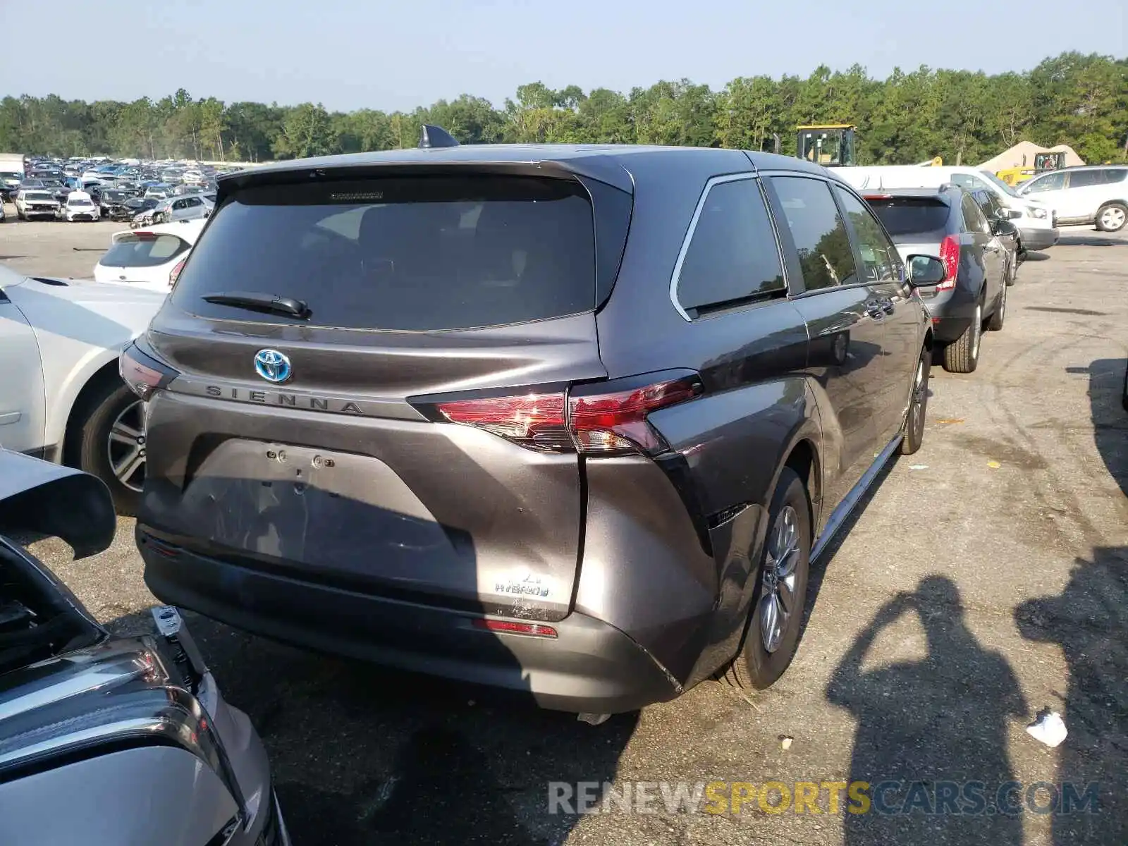 4 Photograph of a damaged car 5TDKRKEC4MS017836 TOYOTA SIENNA 2021