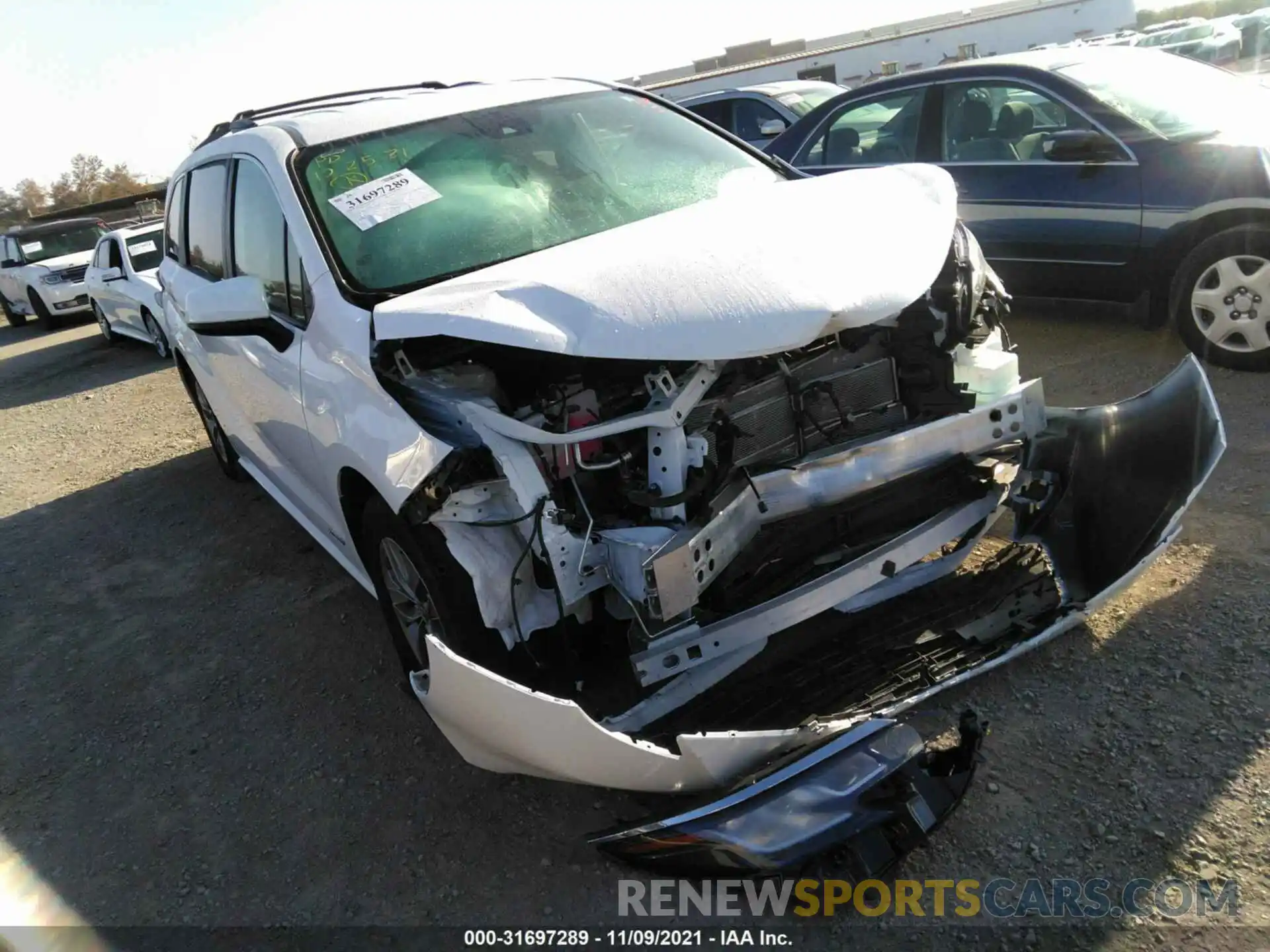 1 Photograph of a damaged car 5TDKRKEC4MS019361 TOYOTA SIENNA 2021