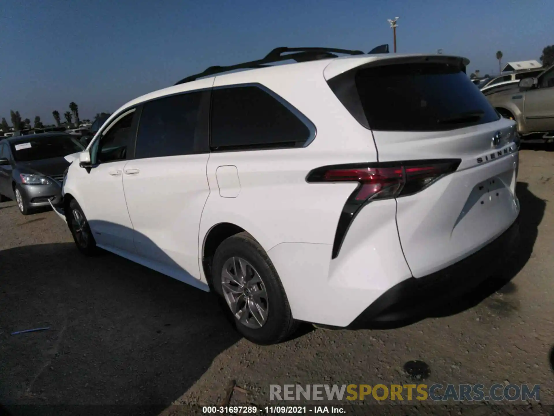 3 Photograph of a damaged car 5TDKRKEC4MS019361 TOYOTA SIENNA 2021