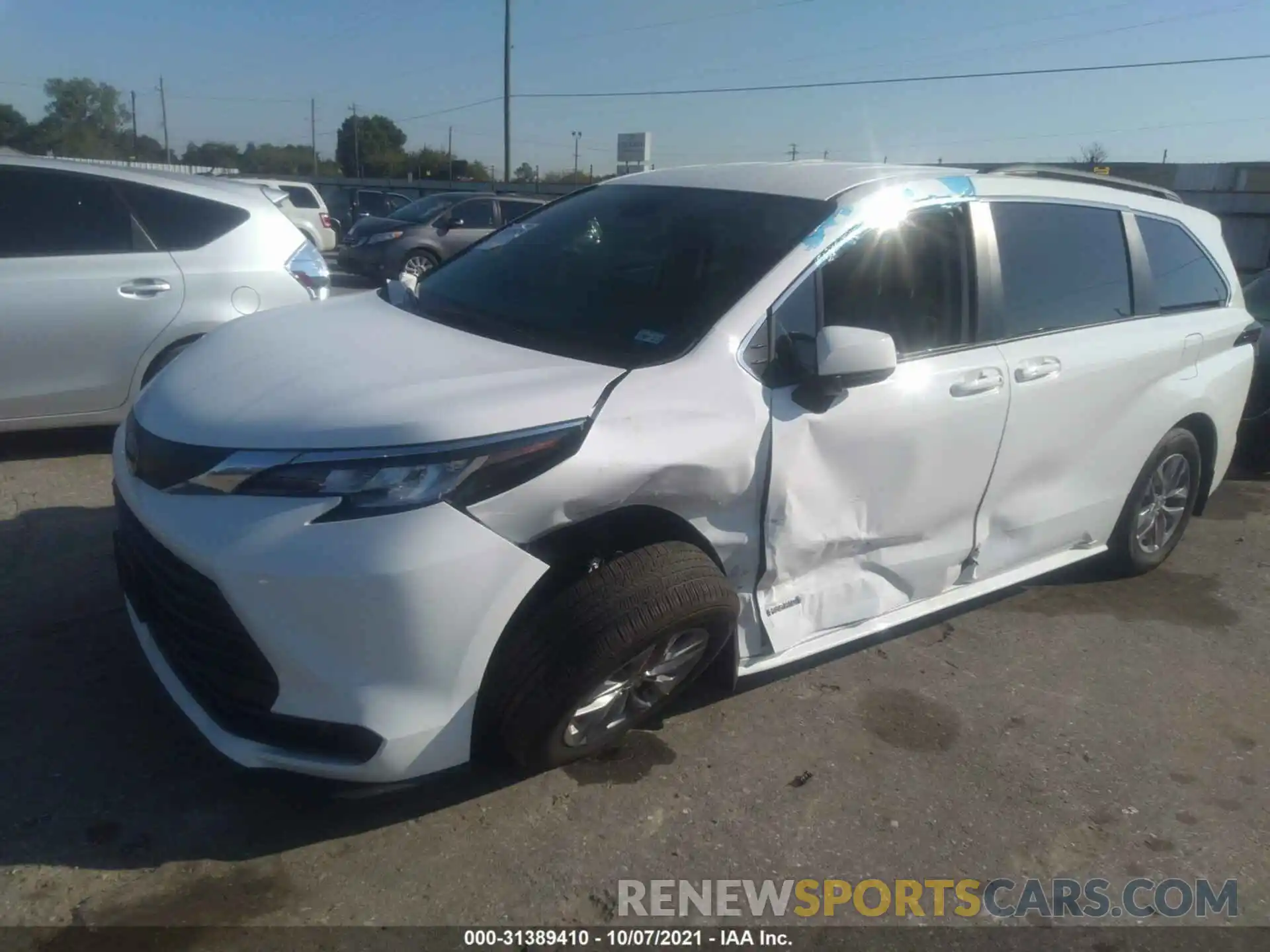 2 Photograph of a damaged car 5TDKRKEC4MS033339 TOYOTA SIENNA 2021