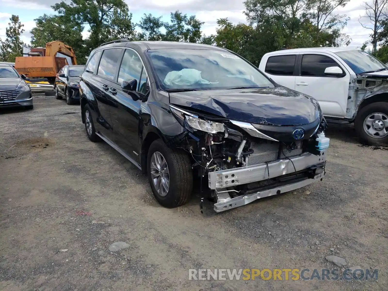 1 Photograph of a damaged car 5TDKRKEC4MS033566 TOYOTA SIENNA 2021