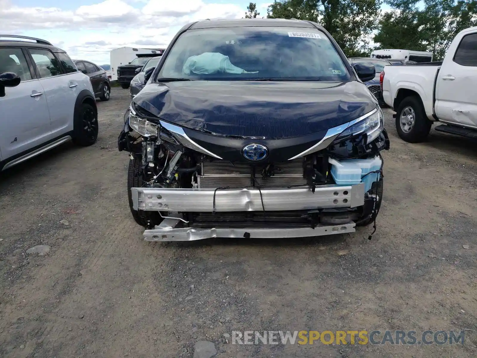 9 Photograph of a damaged car 5TDKRKEC4MS033566 TOYOTA SIENNA 2021