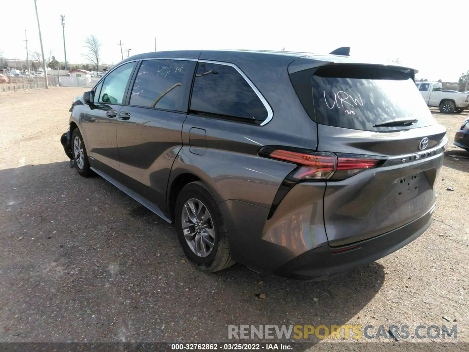 3 Photograph of a damaged car 5TDKRKEC4MS035477 TOYOTA SIENNA 2021