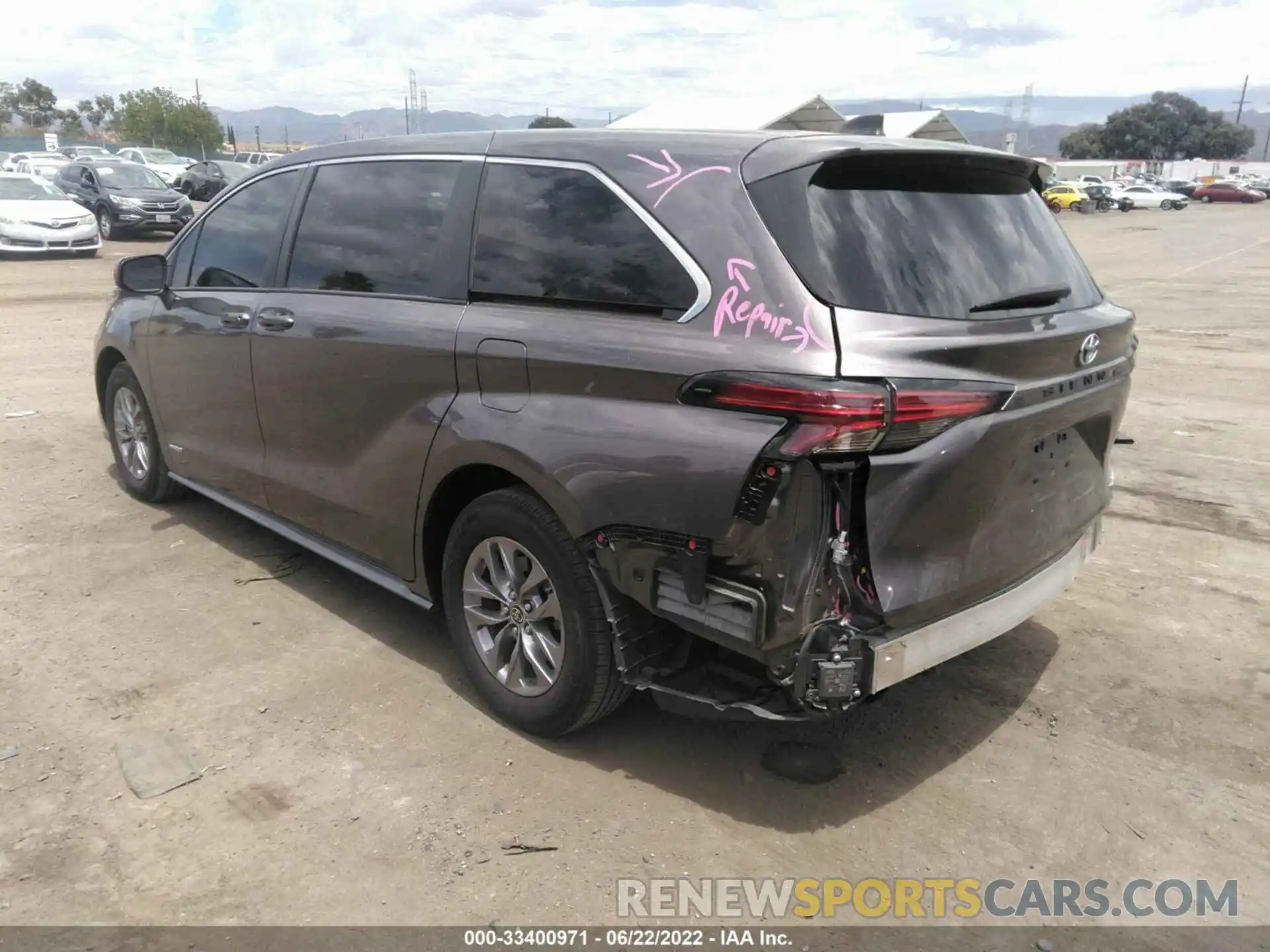 3 Photograph of a damaged car 5TDKRKEC4MS035513 TOYOTA SIENNA 2021