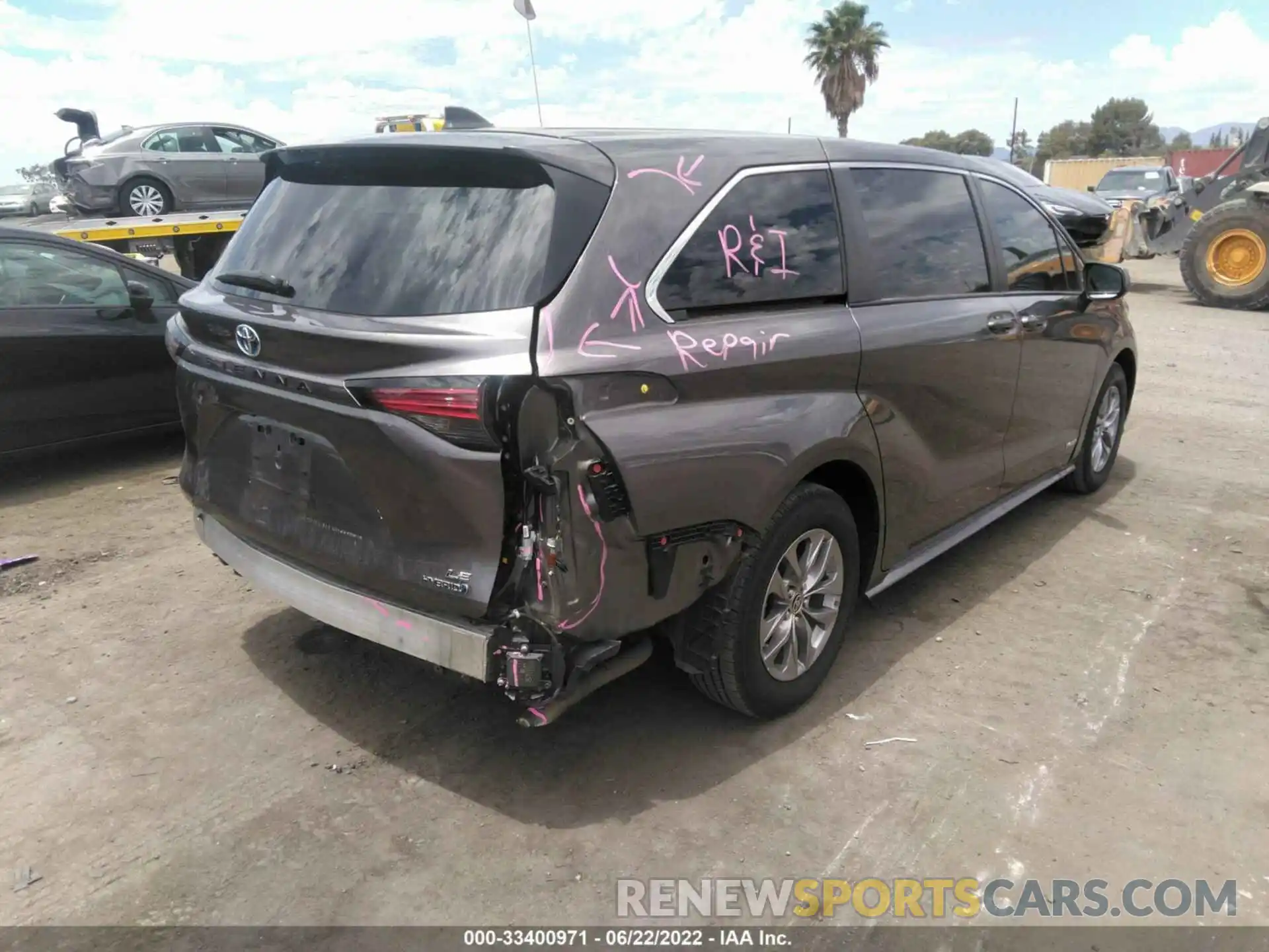 4 Photograph of a damaged car 5TDKRKEC4MS035513 TOYOTA SIENNA 2021