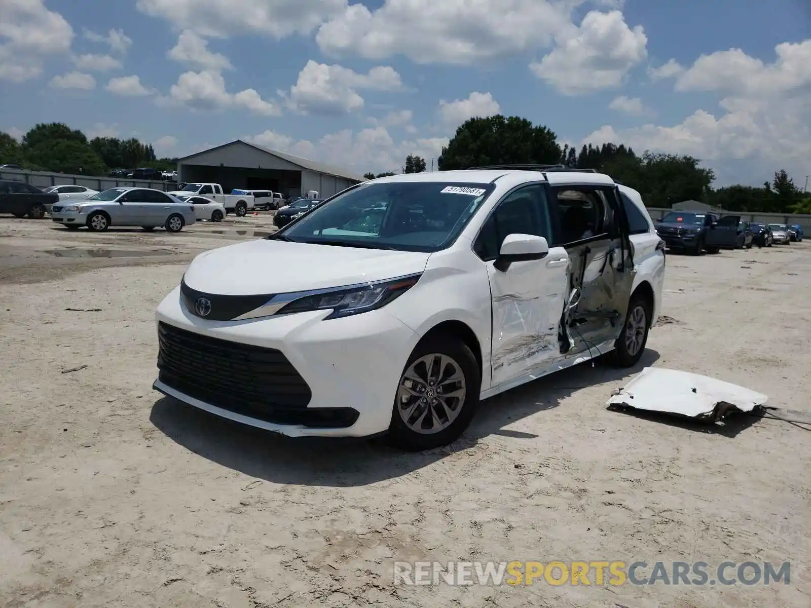 2 Photograph of a damaged car 5TDKRKEC4MS036032 TOYOTA SIENNA 2021