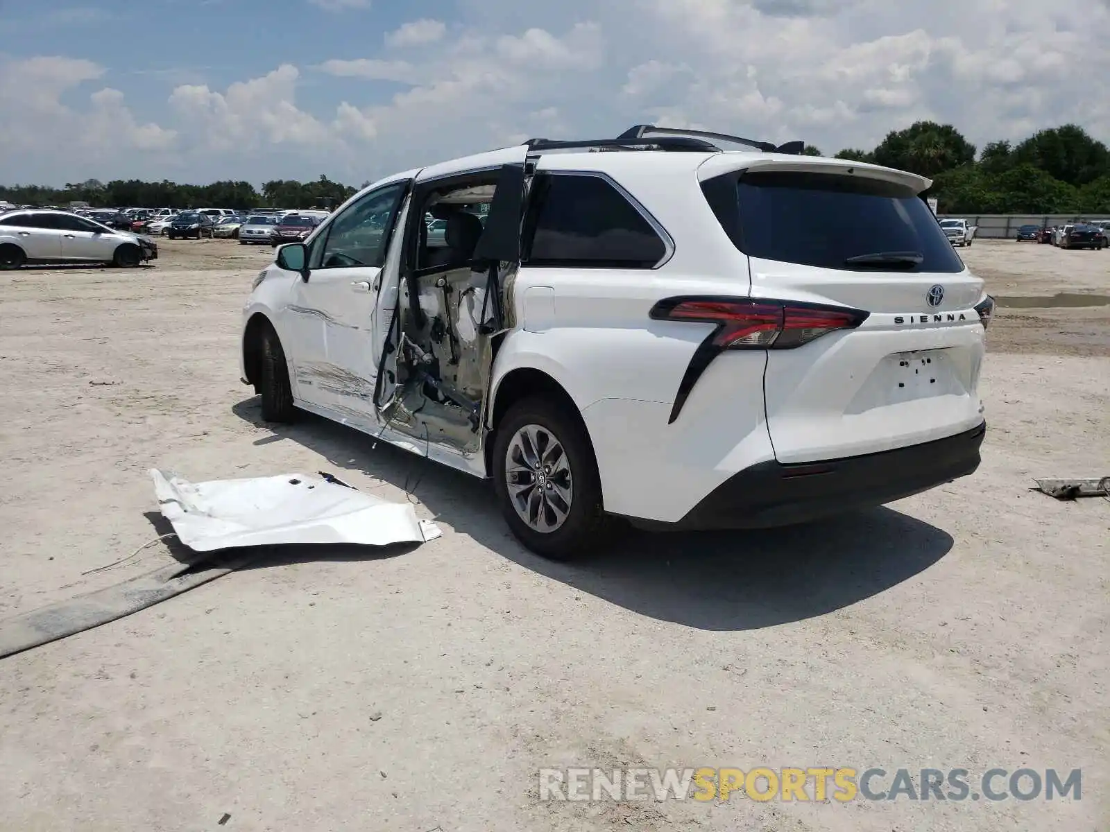 3 Photograph of a damaged car 5TDKRKEC4MS036032 TOYOTA SIENNA 2021