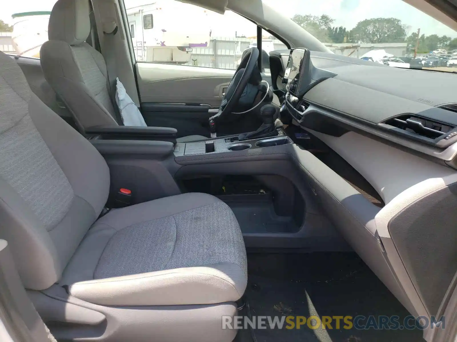 5 Photograph of a damaged car 5TDKRKEC4MS036032 TOYOTA SIENNA 2021