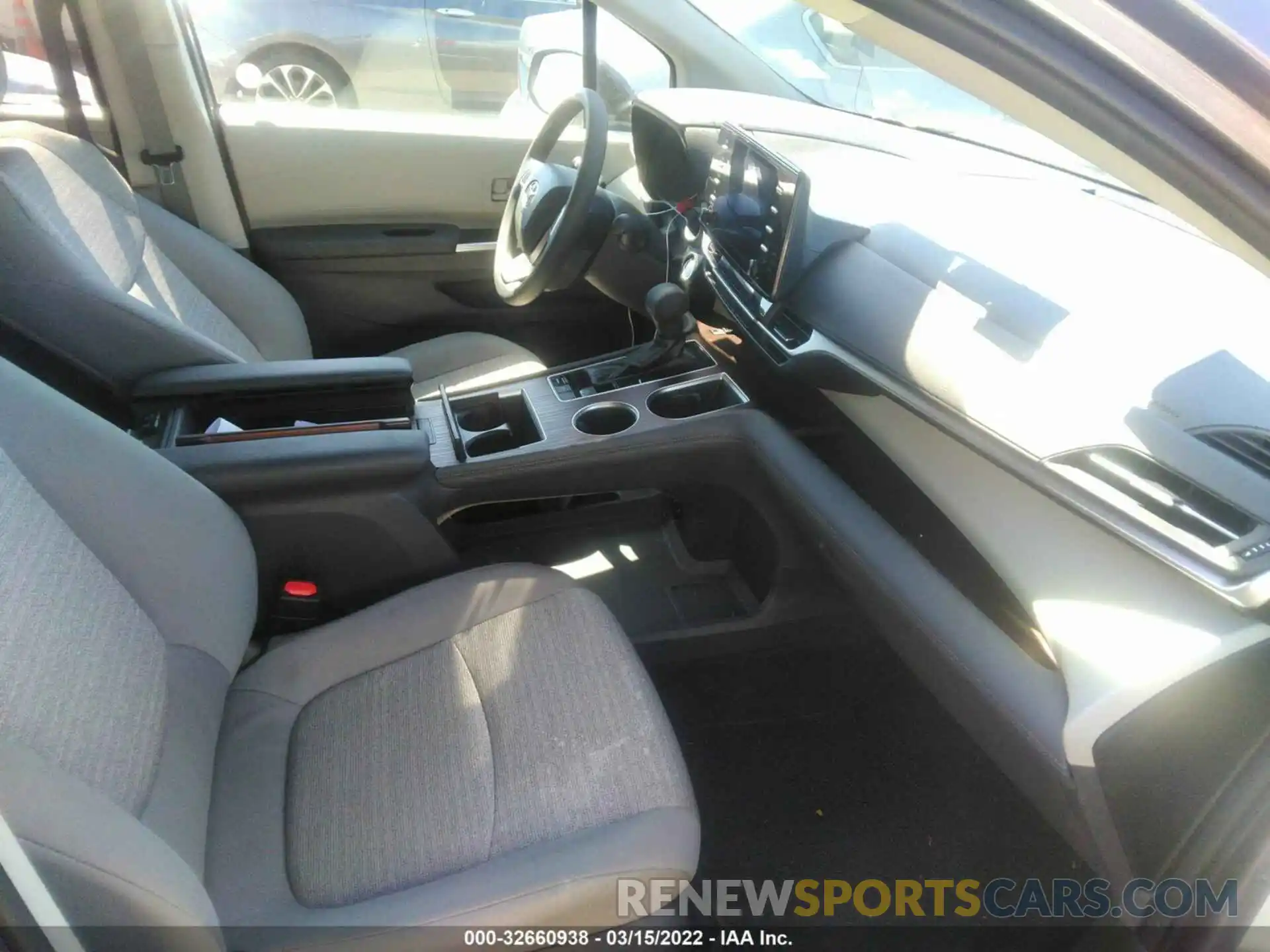 5 Photograph of a damaged car 5TDKRKEC4MS036791 TOYOTA SIENNA 2021