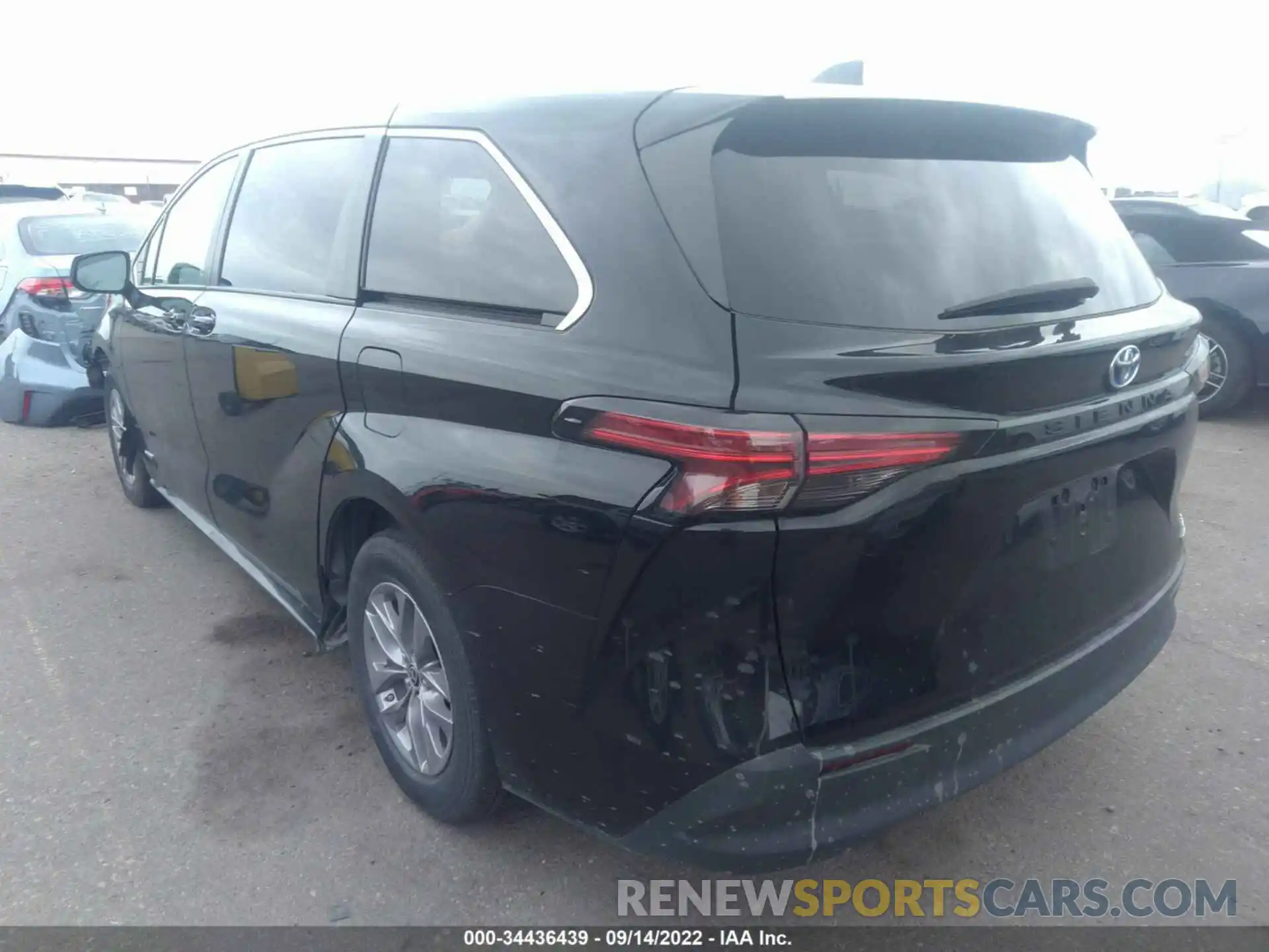 3 Photograph of a damaged car 5TDKRKEC4MS048469 TOYOTA SIENNA 2021