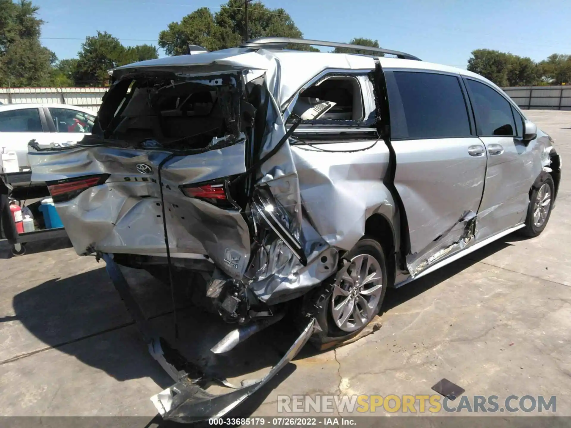 4 Photograph of a damaged car 5TDKRKEC4MS057334 TOYOTA SIENNA 2021