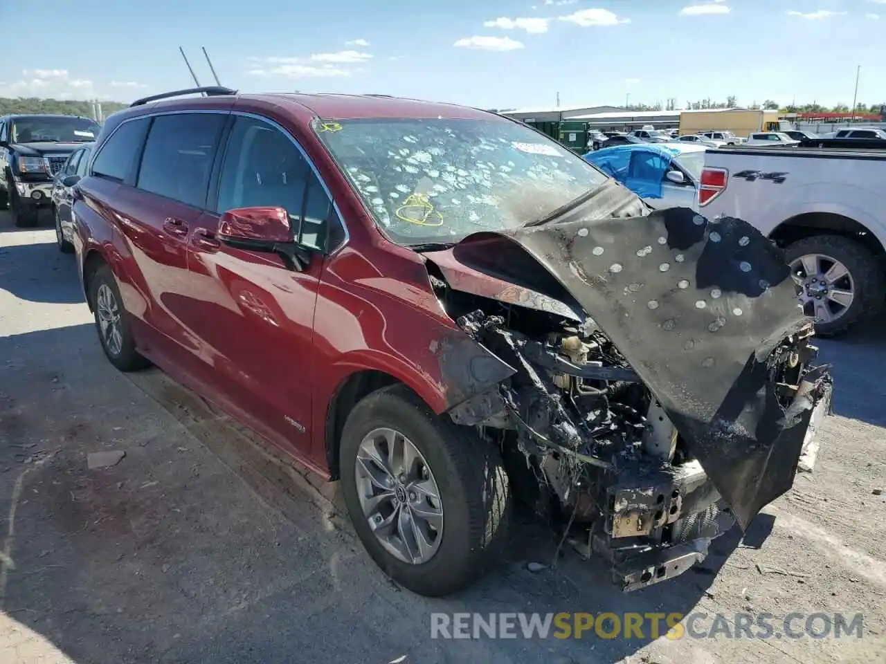 1 Photograph of a damaged car 5TDKRKEC4MS060363 TOYOTA SIENNA 2021