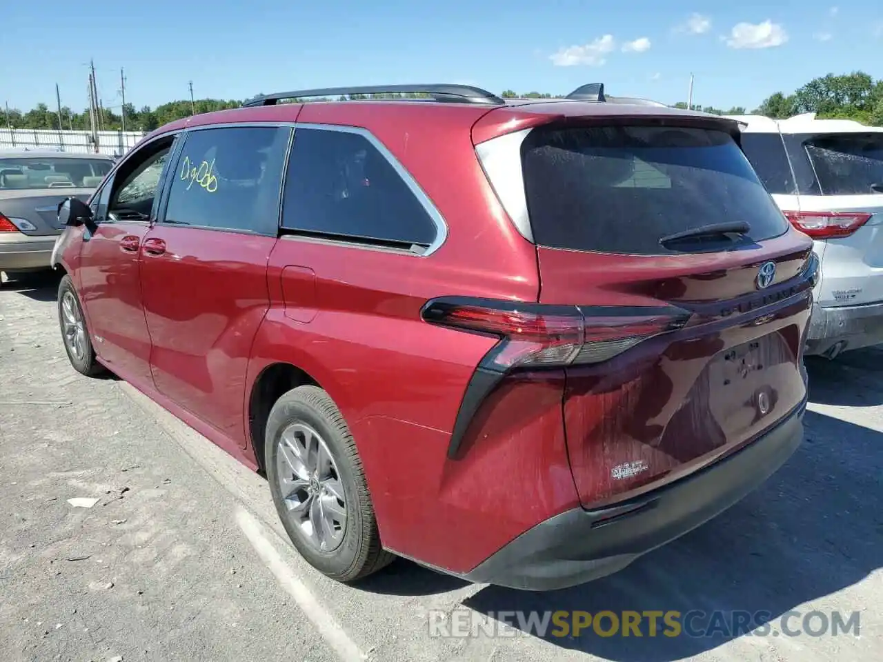 3 Photograph of a damaged car 5TDKRKEC4MS060363 TOYOTA SIENNA 2021