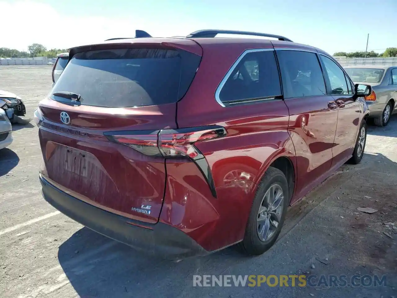 4 Photograph of a damaged car 5TDKRKEC4MS060363 TOYOTA SIENNA 2021