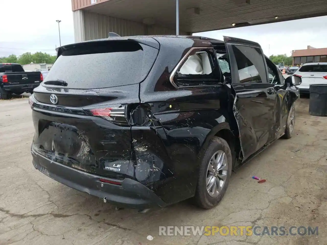 4 Photograph of a damaged car 5TDKRKEC5MS011513 TOYOTA SIENNA 2021