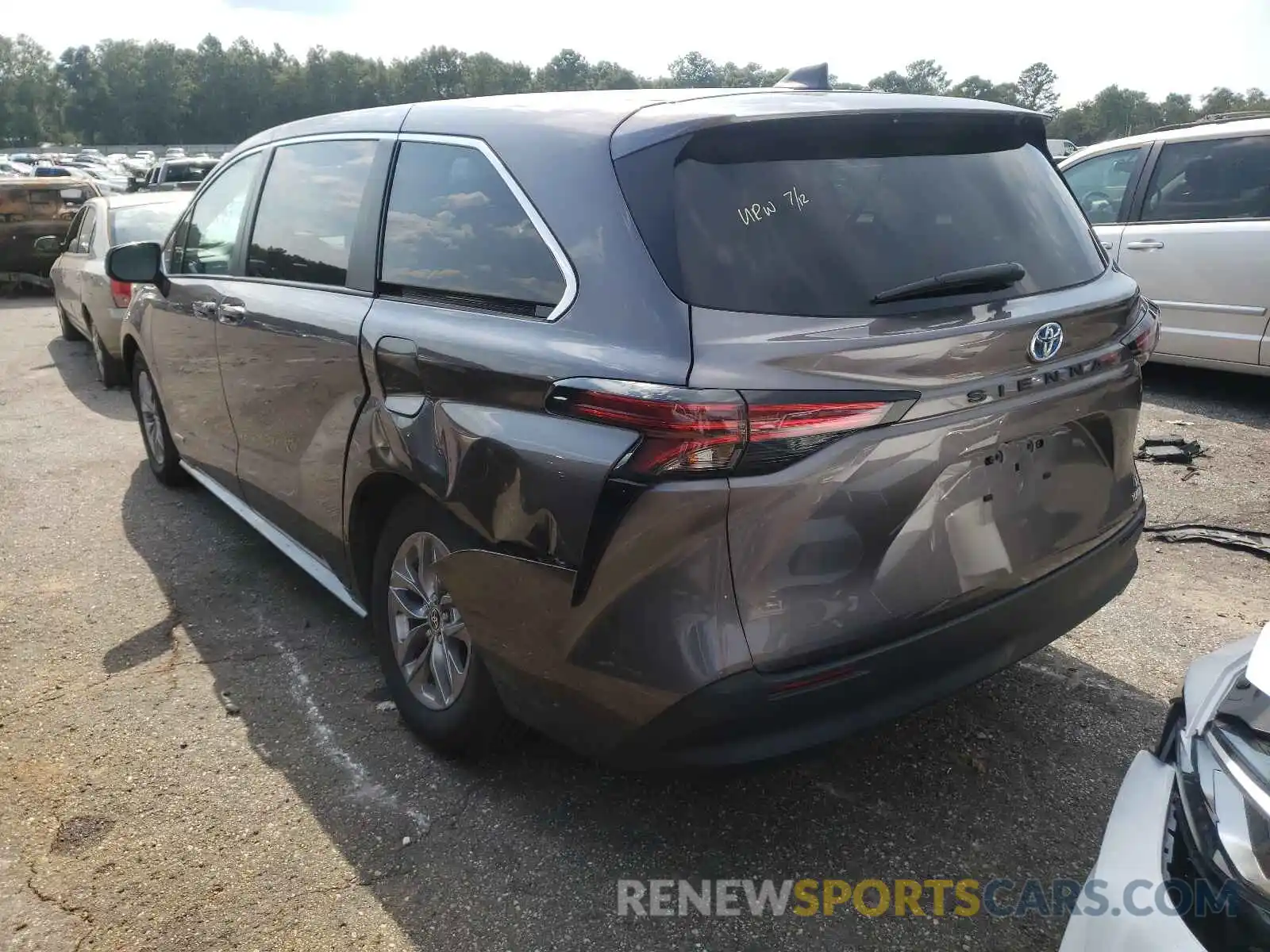 3 Photograph of a damaged car 5TDKRKEC5MS014850 TOYOTA SIENNA 2021