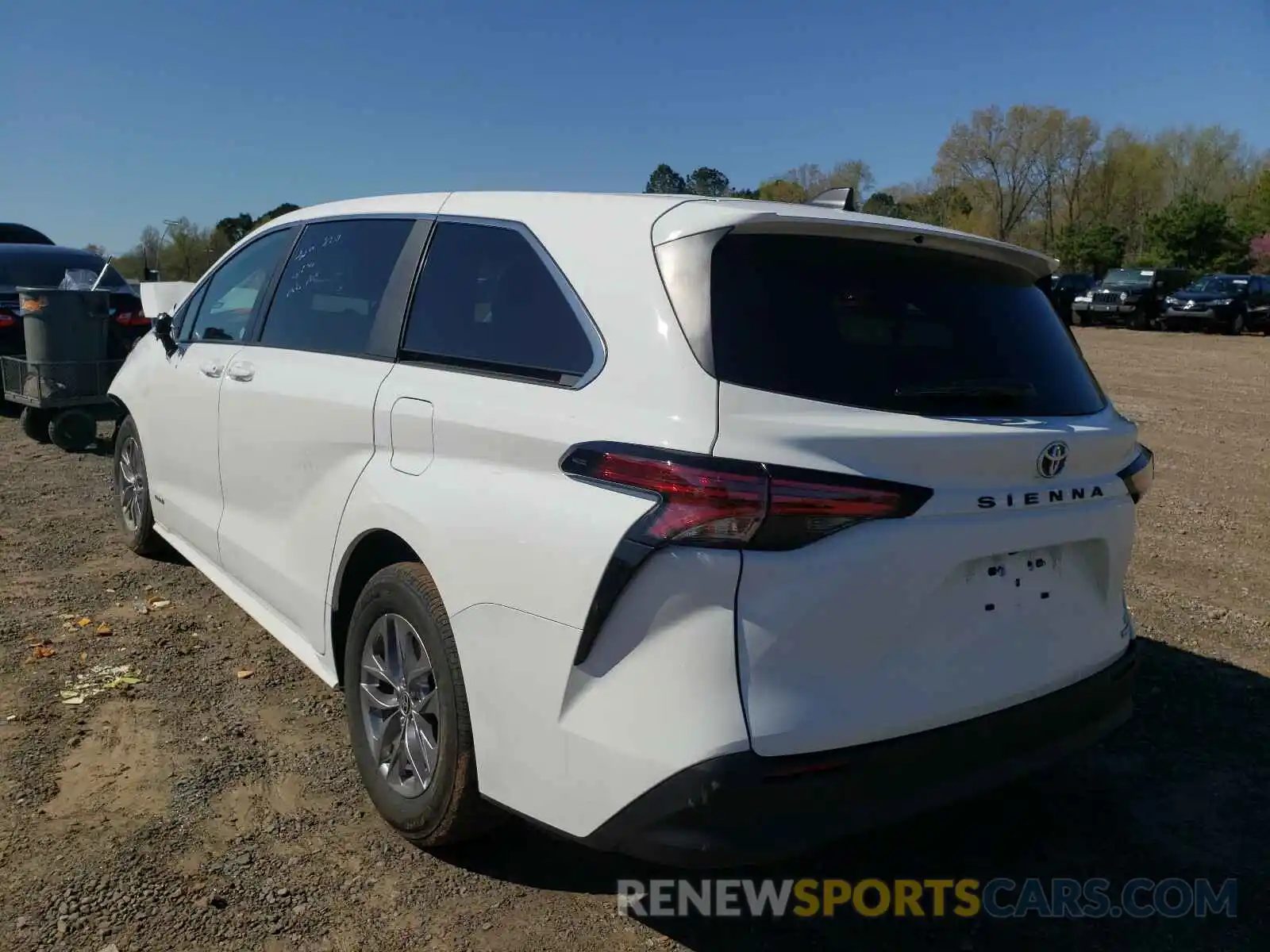 3 Photograph of a damaged car 5TDKRKEC5MS015951 TOYOTA SIENNA 2021