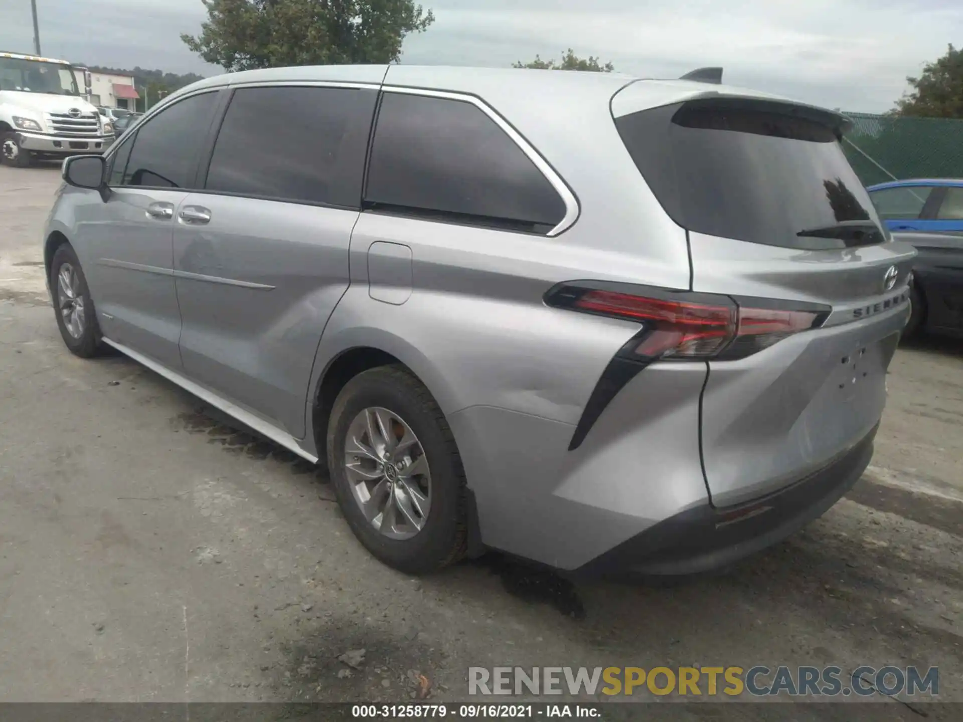 3 Photograph of a damaged car 5TDKRKEC5MS016145 TOYOTA SIENNA 2021