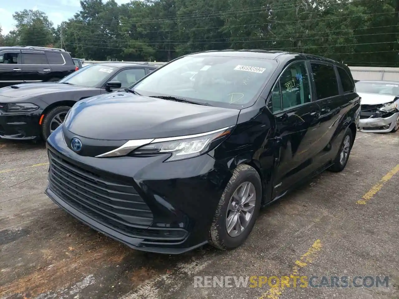 2 Photograph of a damaged car 5TDKRKEC5MS018137 TOYOTA SIENNA 2021