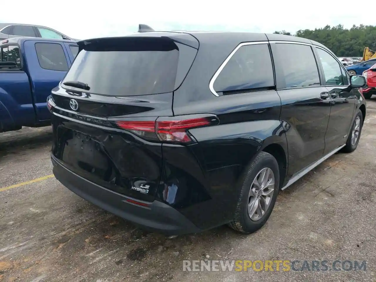 4 Photograph of a damaged car 5TDKRKEC5MS018137 TOYOTA SIENNA 2021