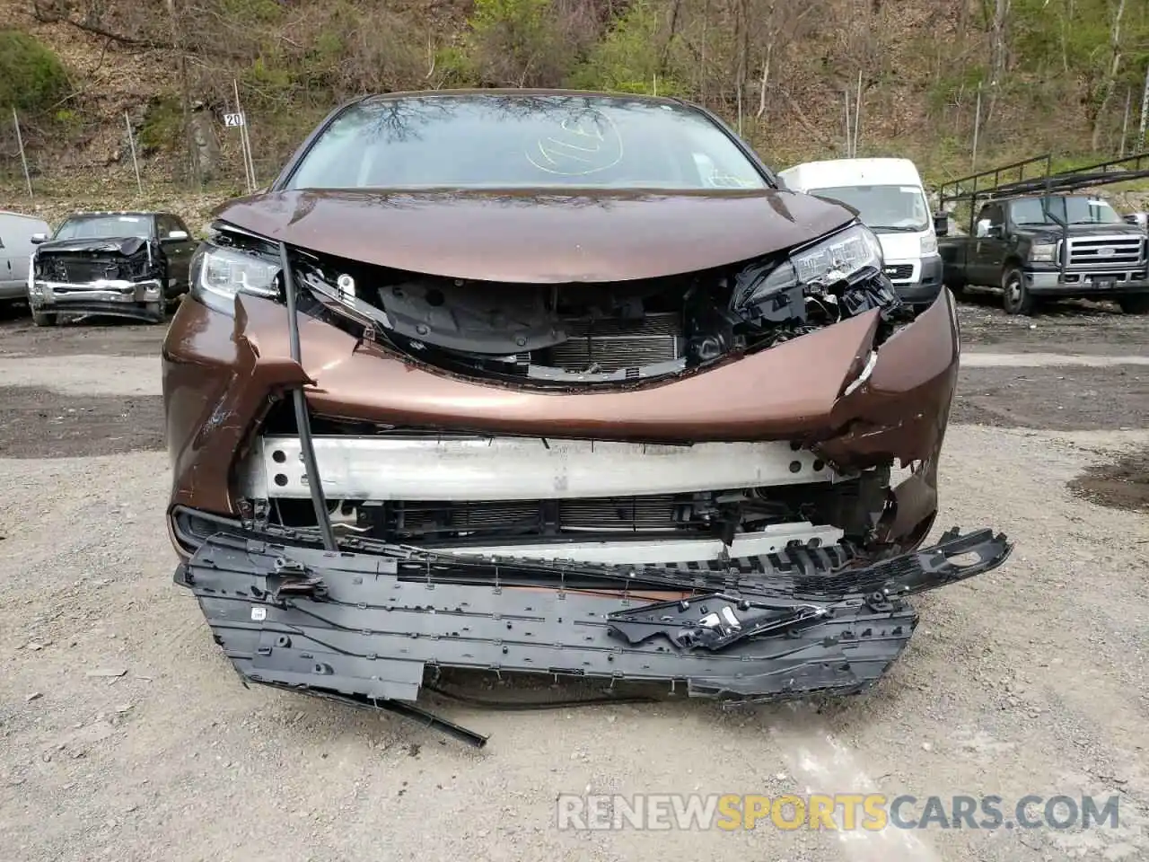 9 Photograph of a damaged car 5TDKRKEC5MS023967 TOYOTA SIENNA 2021