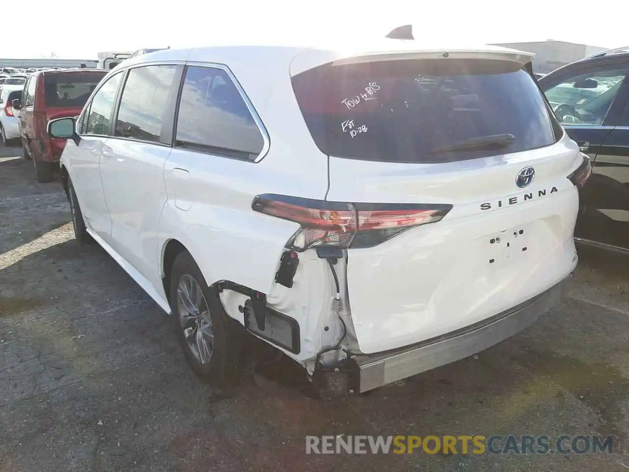 3 Photograph of a damaged car 5TDKRKEC5MS027033 TOYOTA SIENNA 2021