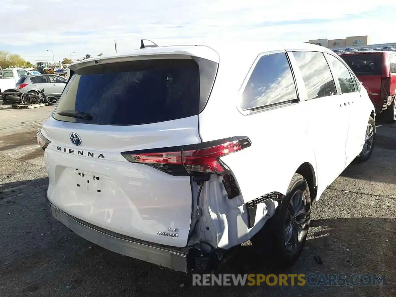 4 Photograph of a damaged car 5TDKRKEC5MS027033 TOYOTA SIENNA 2021