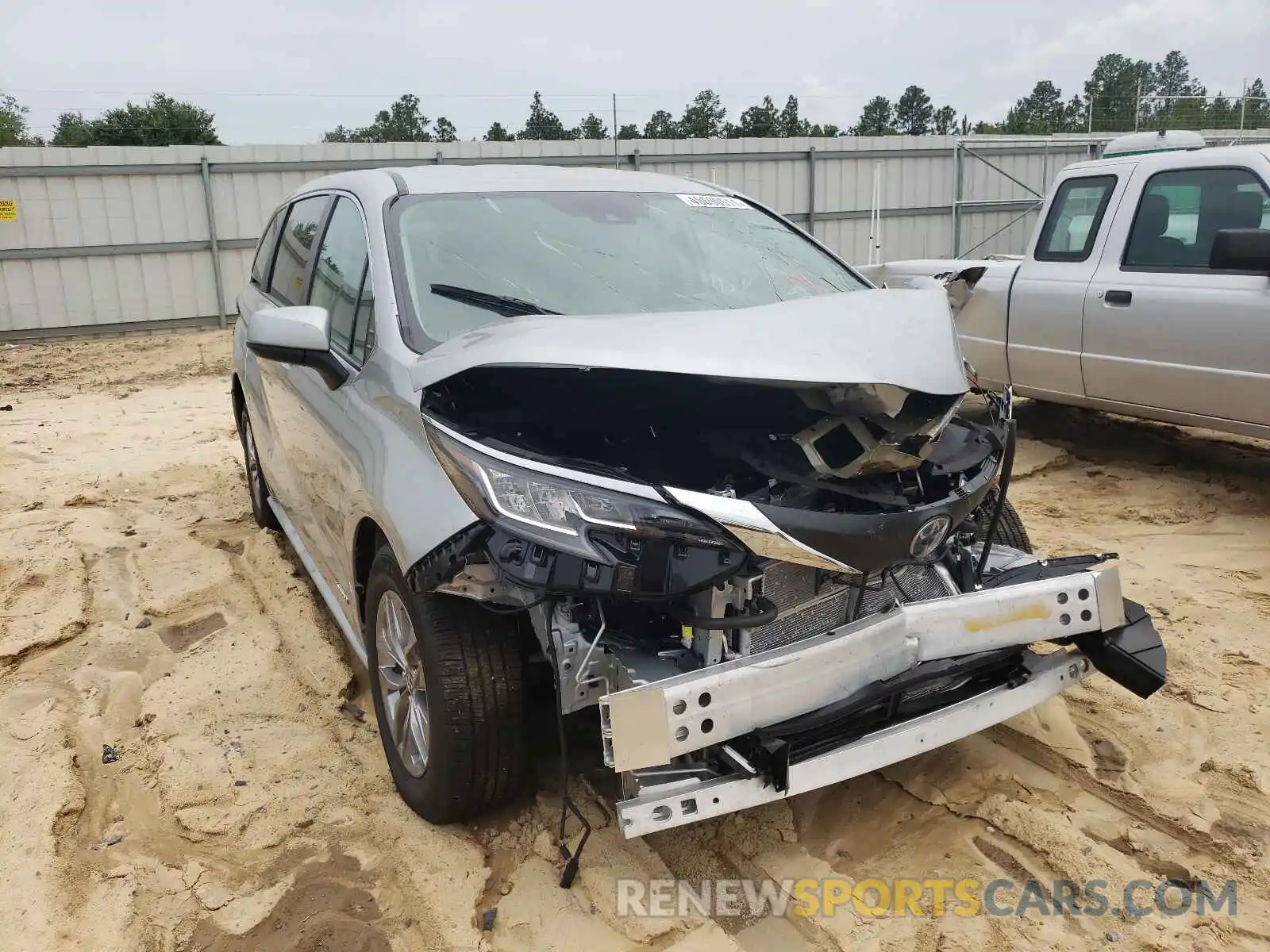 1 Photograph of a damaged car 5TDKRKEC5MS028649 TOYOTA SIENNA 2021