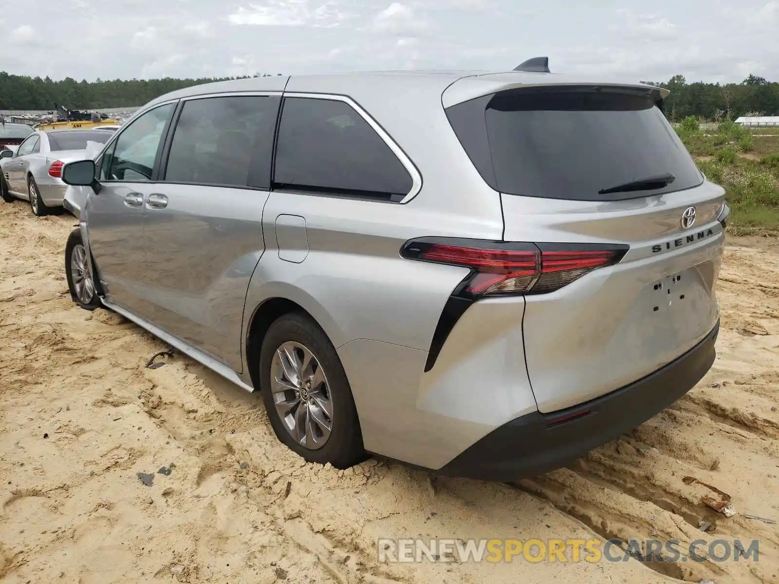 3 Photograph of a damaged car 5TDKRKEC5MS028649 TOYOTA SIENNA 2021