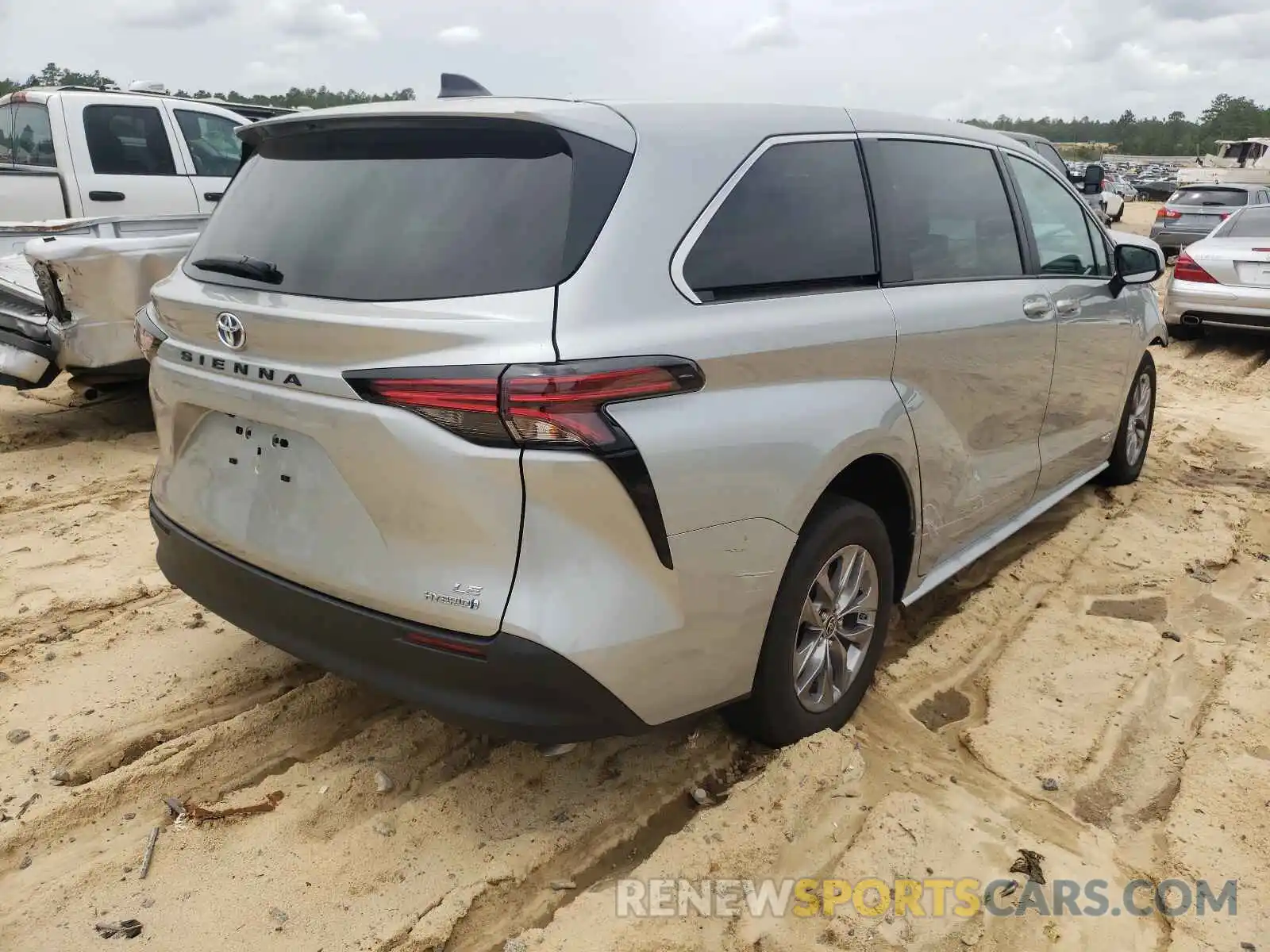 4 Photograph of a damaged car 5TDKRKEC5MS028649 TOYOTA SIENNA 2021