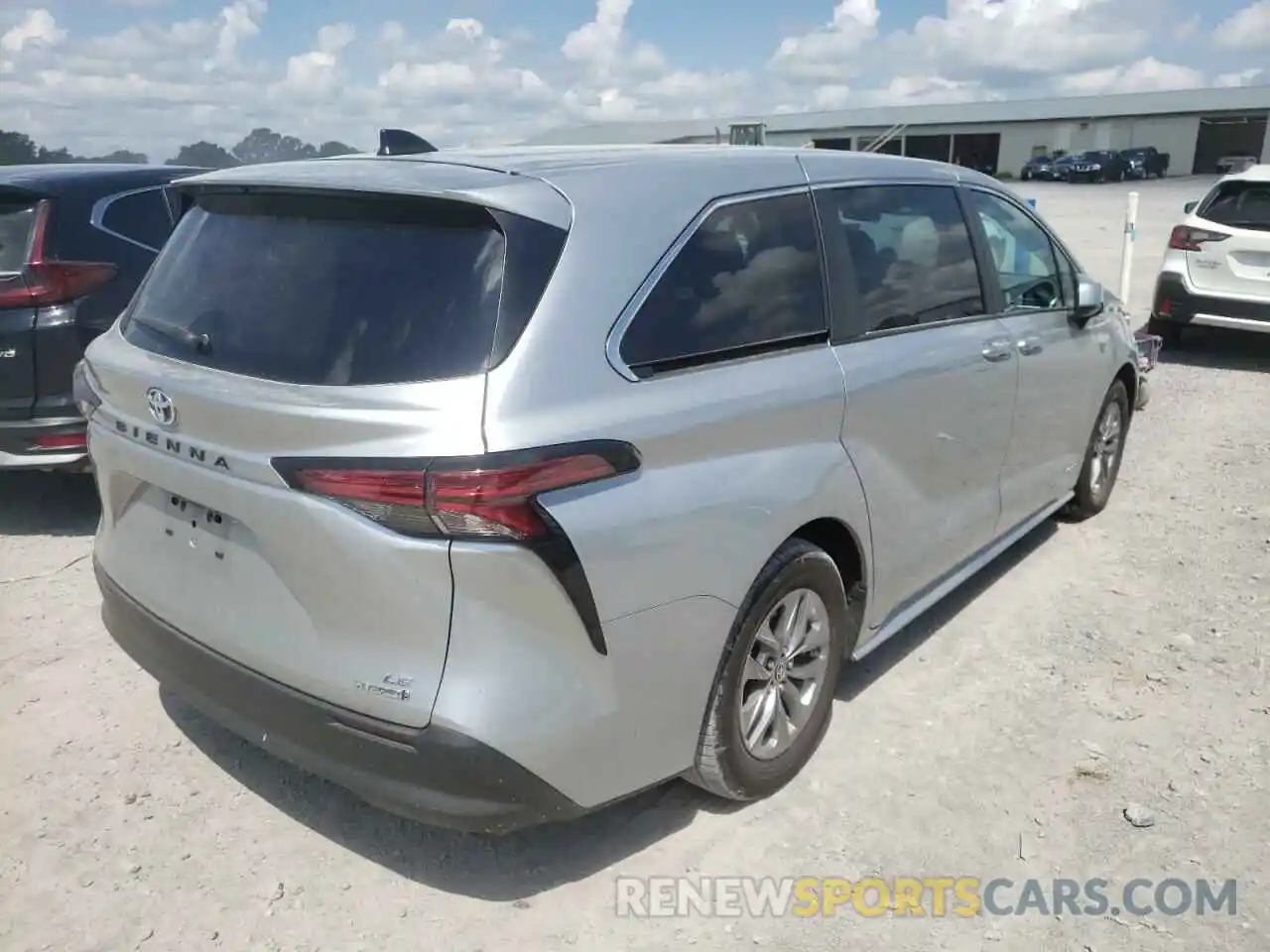 4 Photograph of a damaged car 5TDKRKEC5MS028702 TOYOTA SIENNA 2021