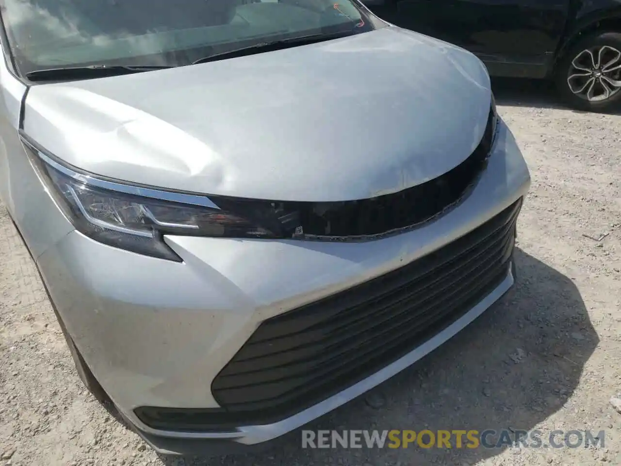 9 Photograph of a damaged car 5TDKRKEC5MS028702 TOYOTA SIENNA 2021